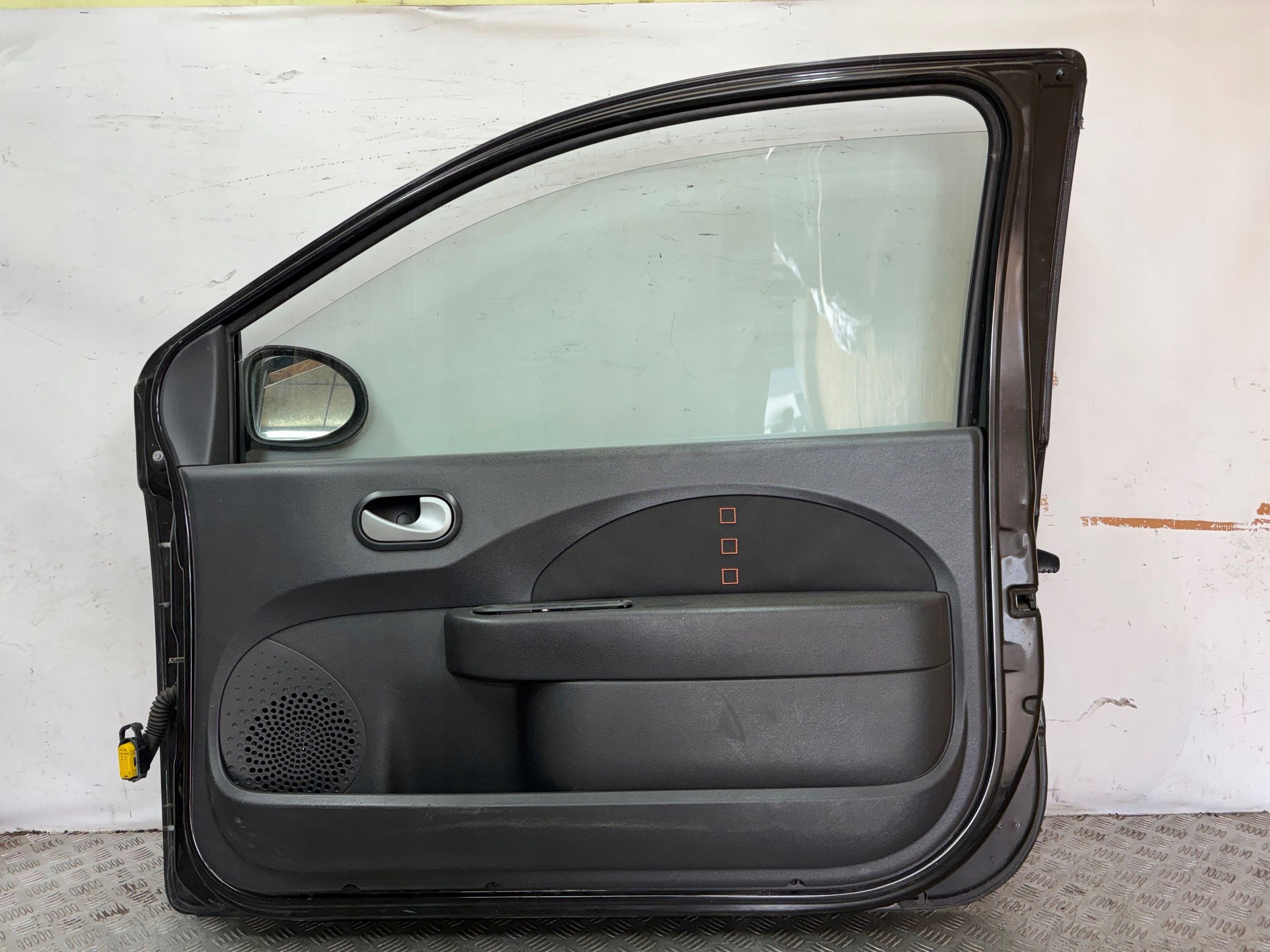 PRAVE DVERE RENAULT TWINGO II 2 07-