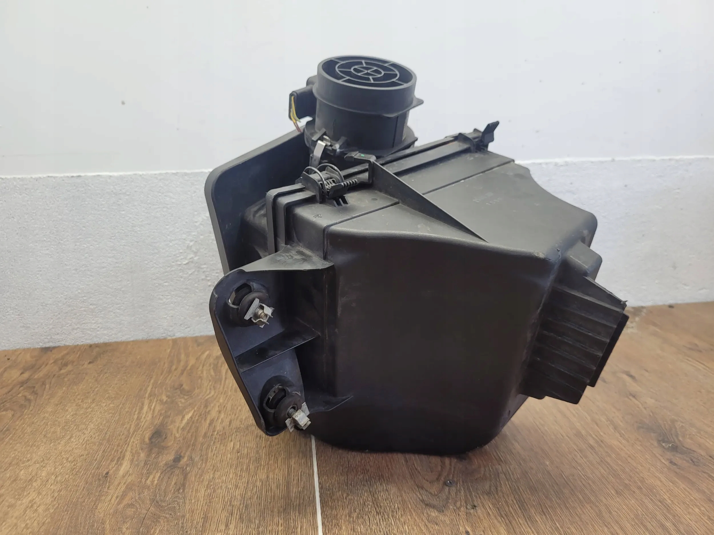 BMW X3 E83 2005 7501975 OBAL VZDUCHOVÉHO FILTERA