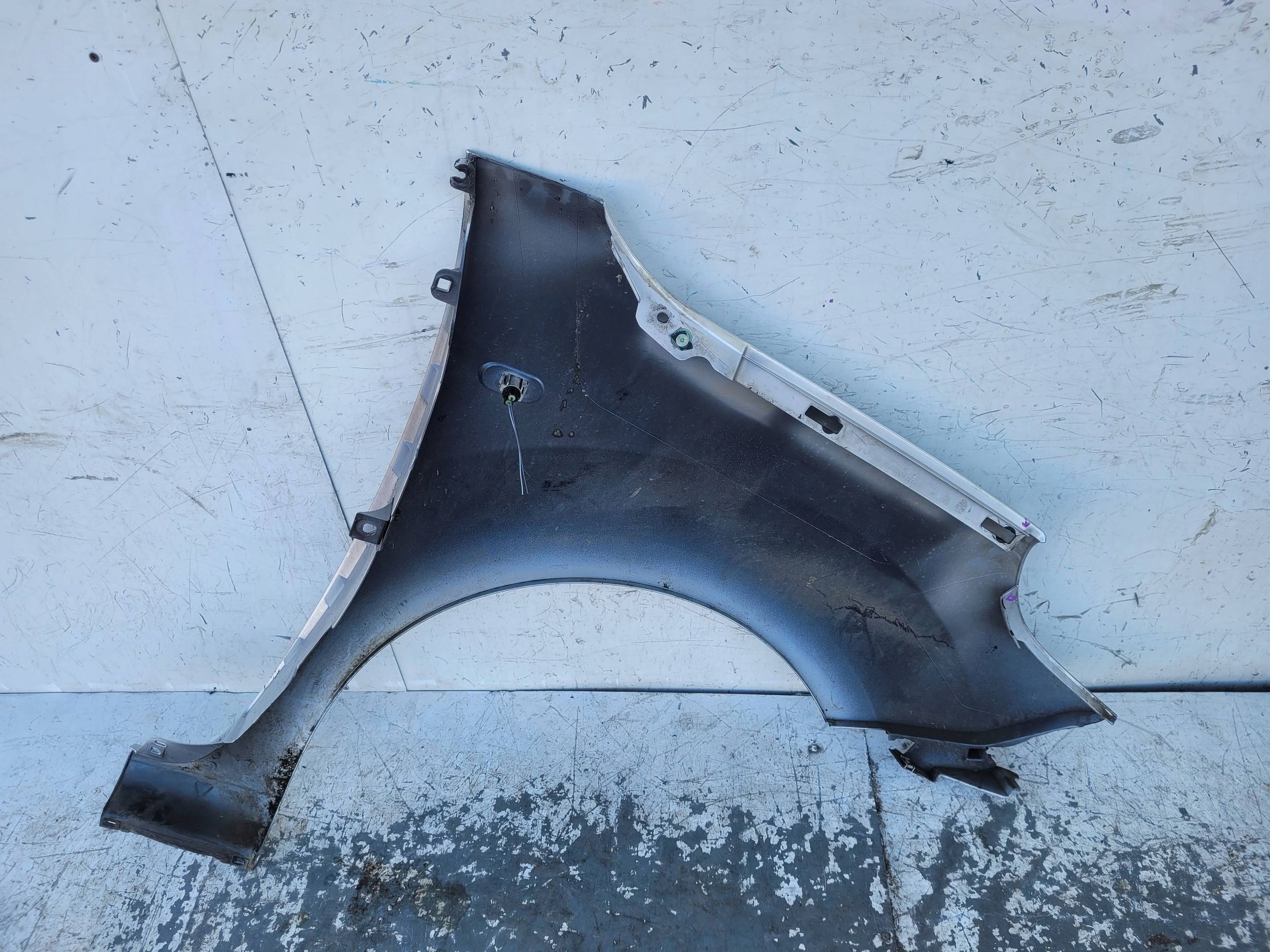 Renault Kangoo II III LIFT 013-021 ĽAVÝ PREDNÝ BLATNÍK