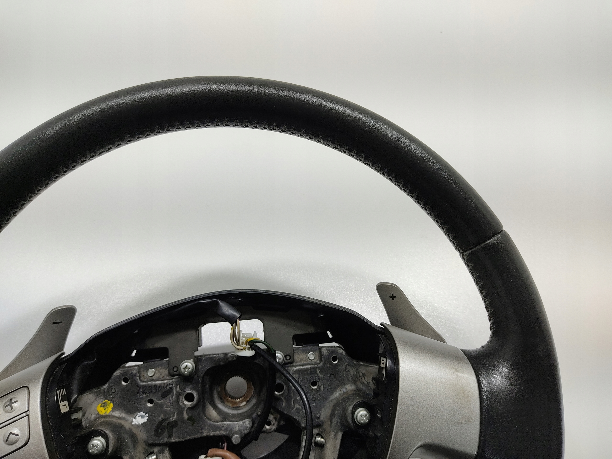 MULTIFUNKCNY VOLANT PADLA RADENIA RYCHLOSTI TOYOTA AURIS I E15 2006-2009