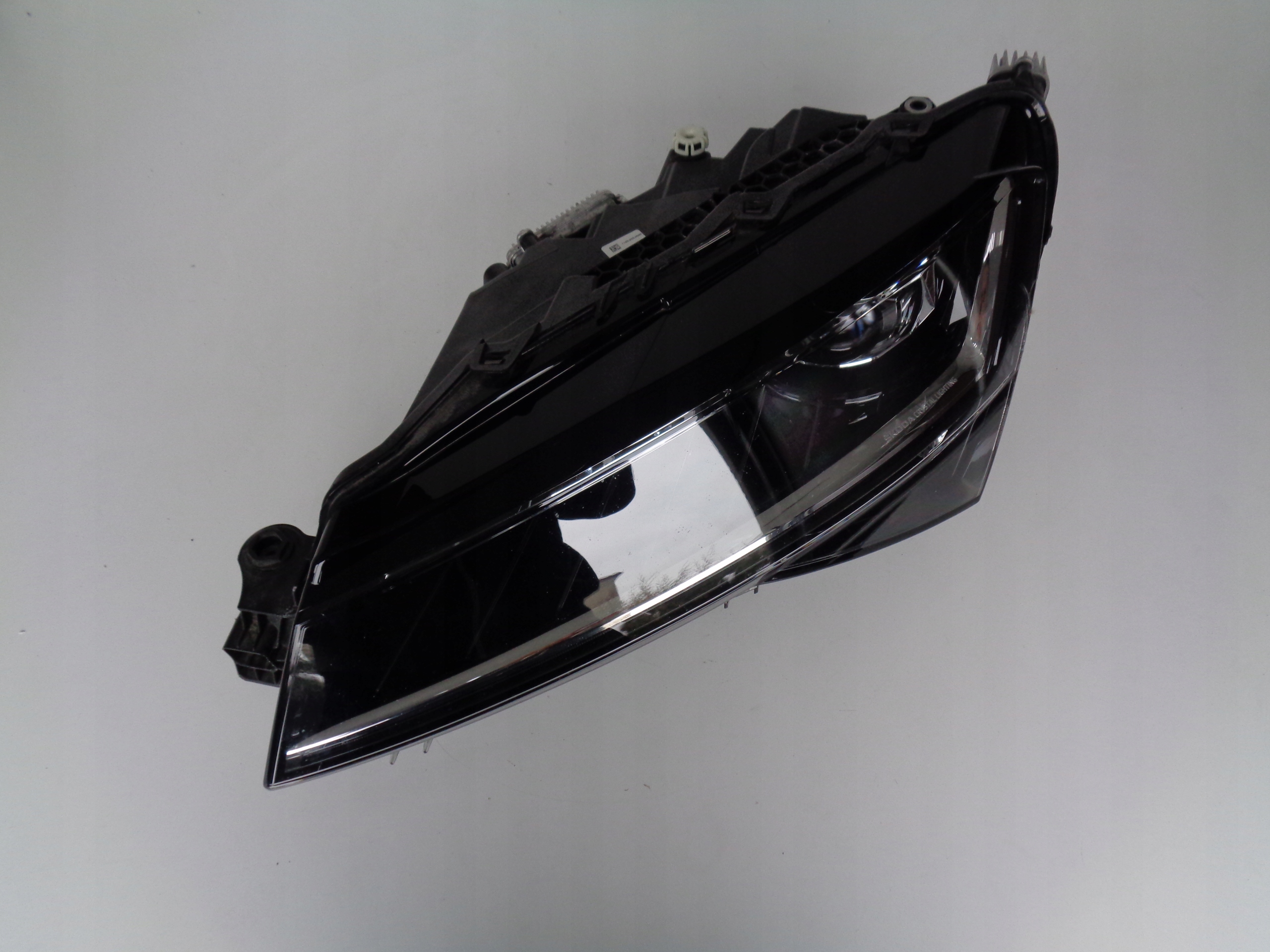 ĽAVÉ SVETLO SKODA SUPERB III 3V 19- LIFT FULL LED