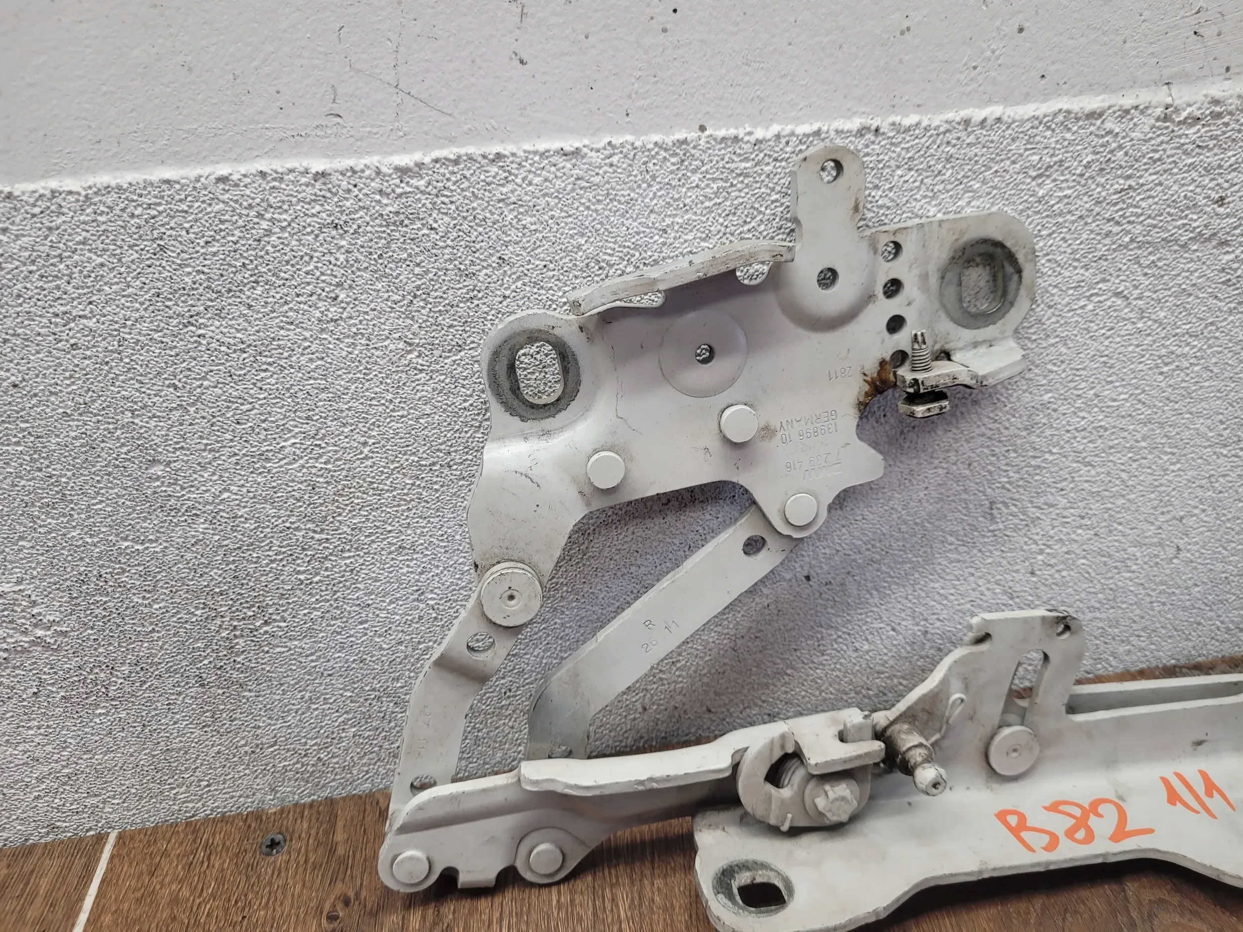 BMW 1 F20 F21 7239416 PRAVY PANT PREDNEJ KAPOTY