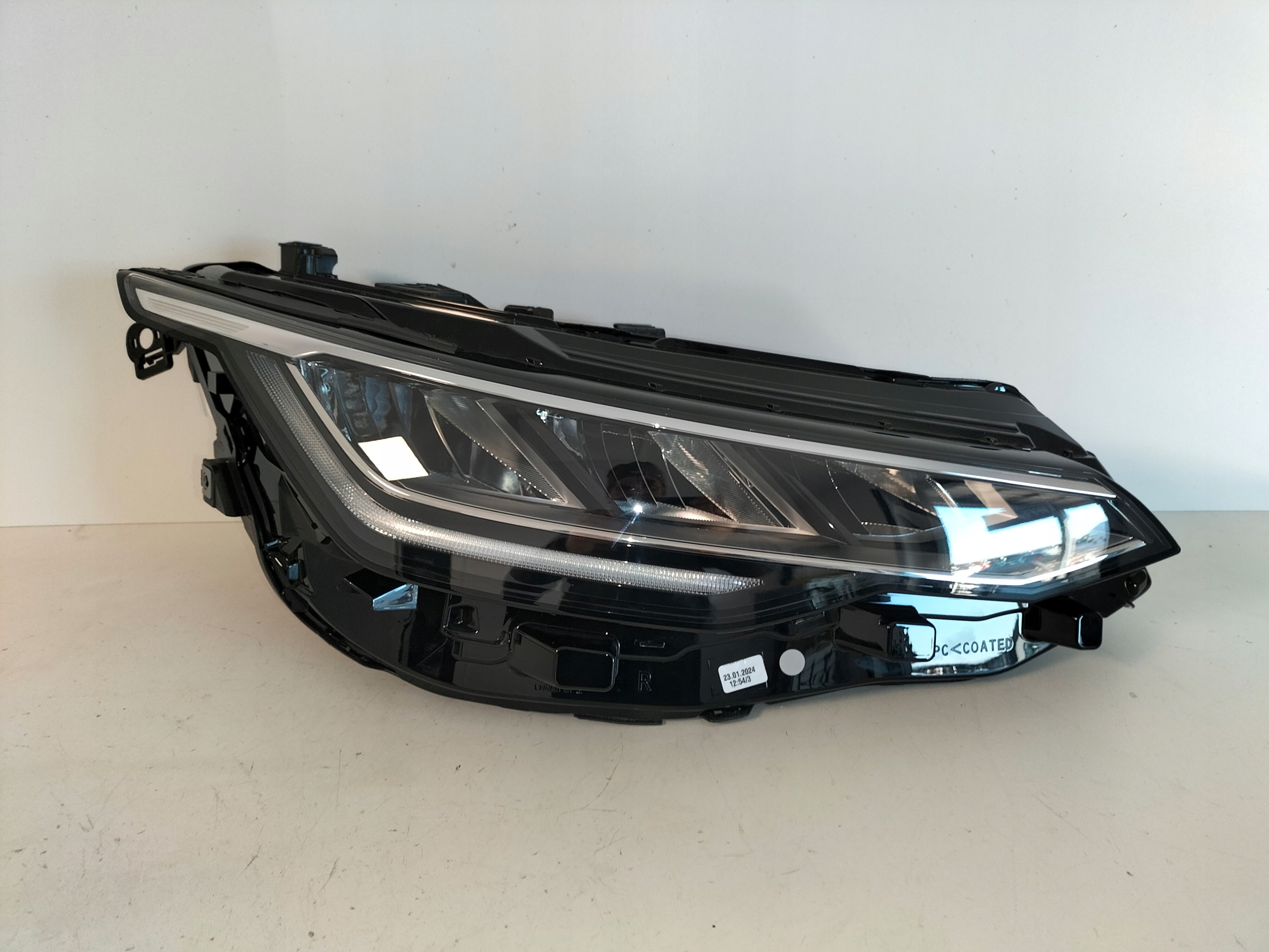 PRAVE PREDNE SVETLO VW GOLF 8 VIII LIFT 24- FULL LED