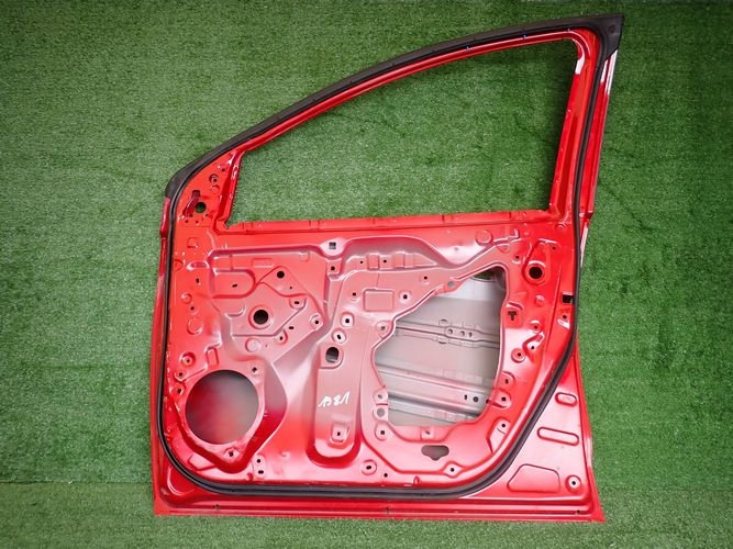 TOYOTA YARIS IV PRAVE PREDNE DVERE