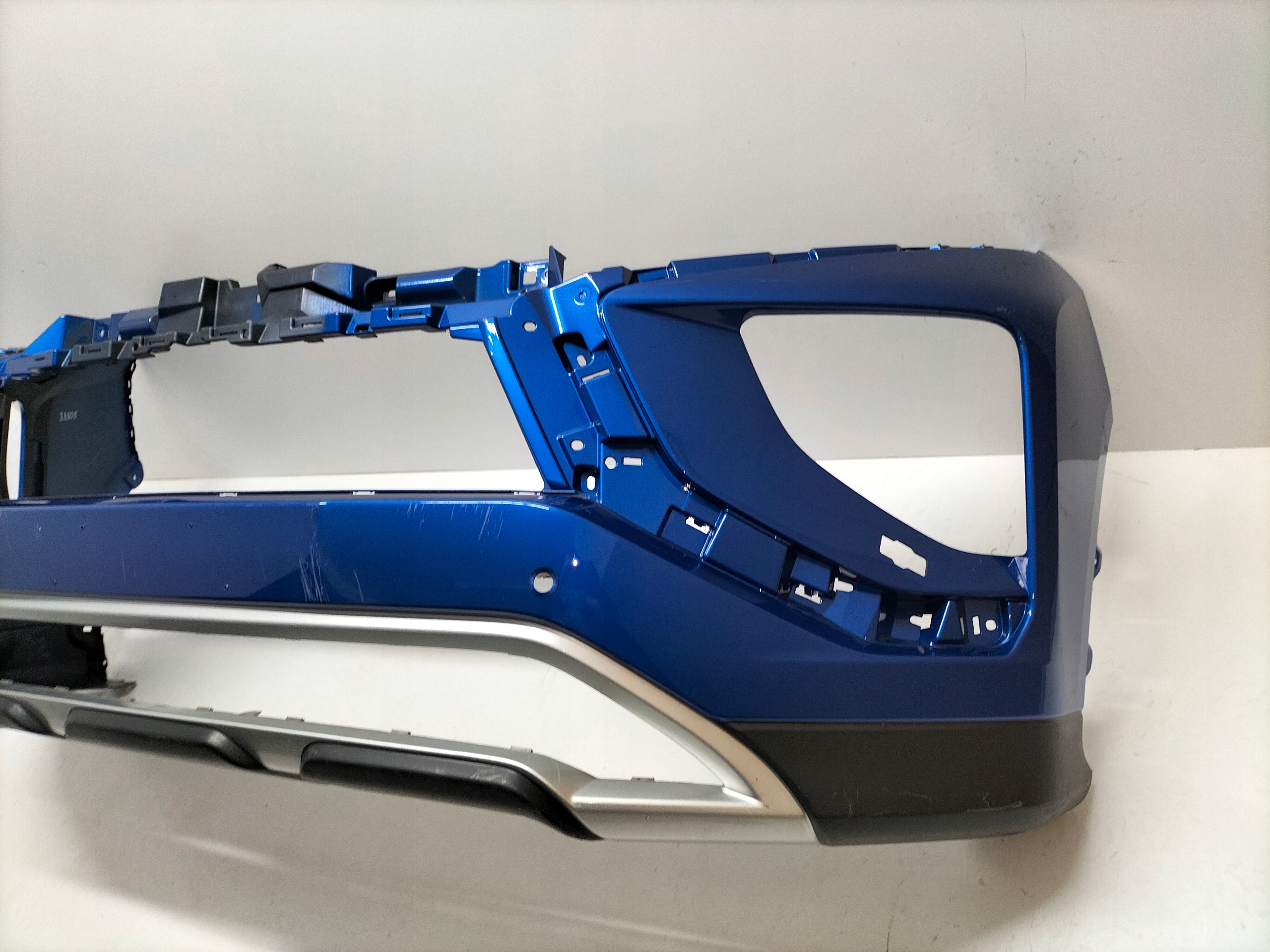 PREDNÝ NÁRAZNÍK MITSUBISHI ECLIPSE LIFT 21-