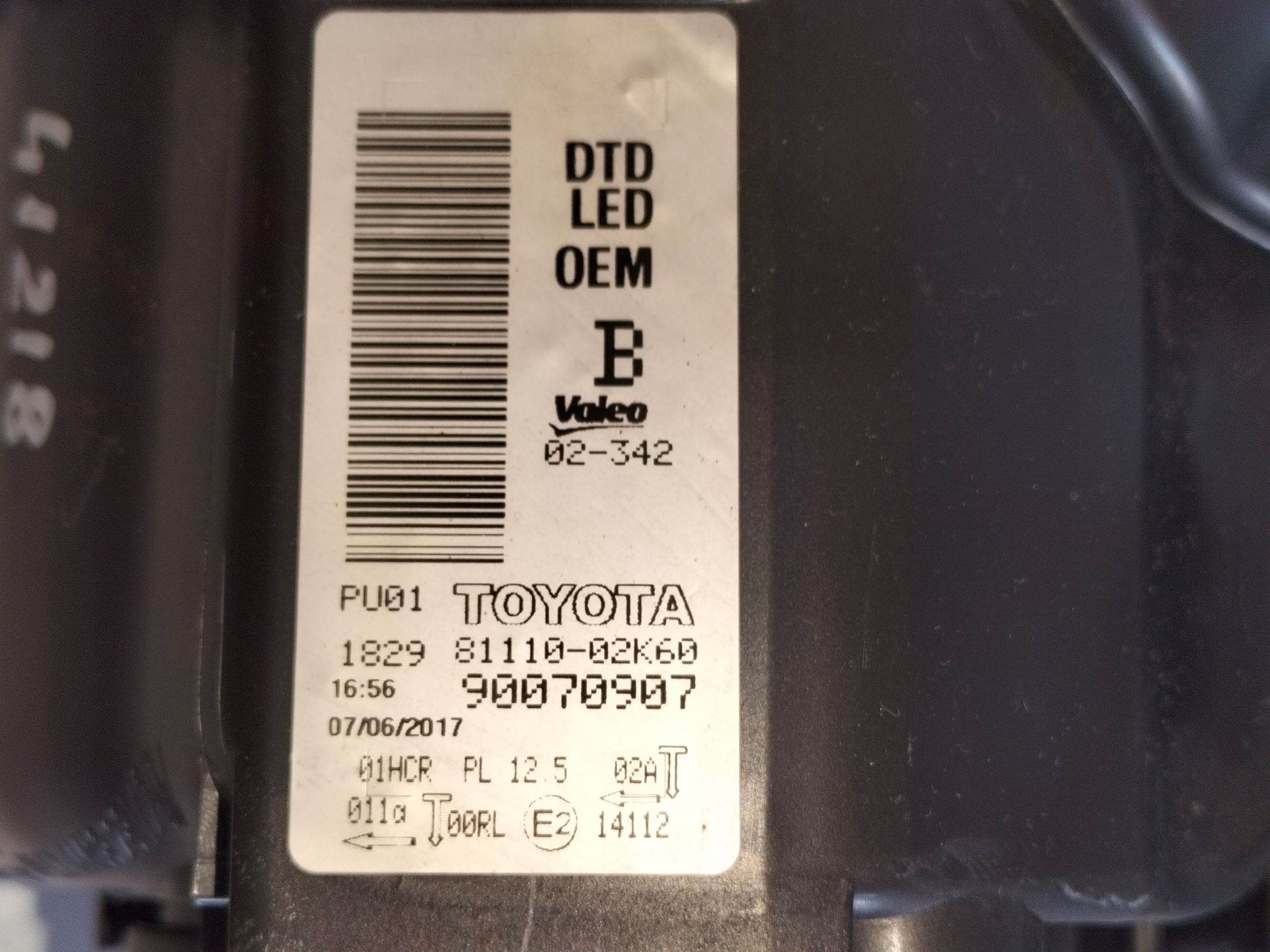 PRAVE PREDNE SVETLO TOYOTA AURIS II LIFT 15- FULL LED
