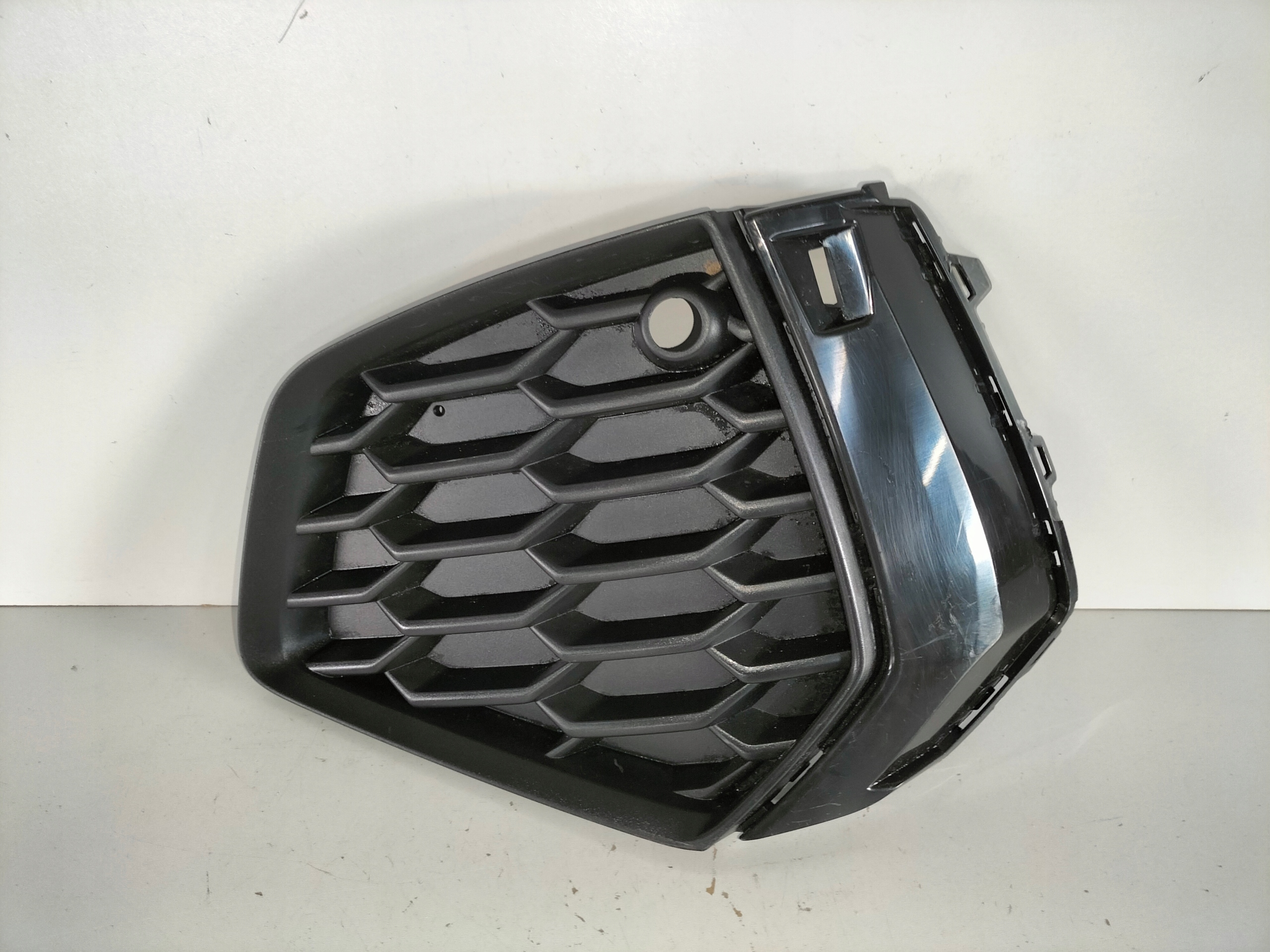 LAVA LISTA MRIEZKA AUDI A3 8Y0 20- S-LINE