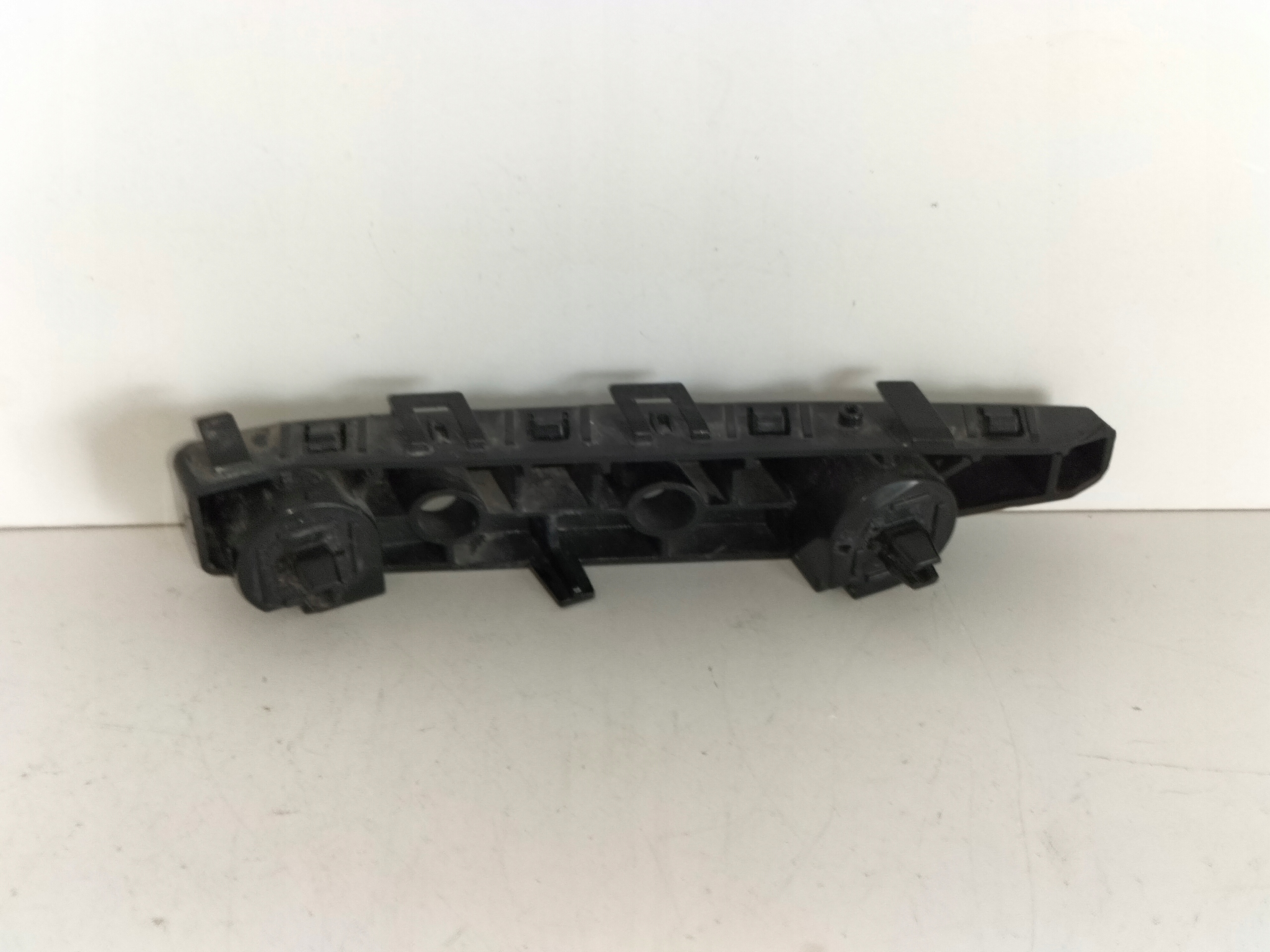 DRZIAK PREDNEHO NARAZNIKA LAVY NISSAN PULSAR 14-