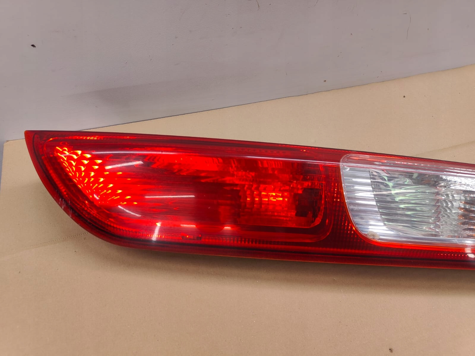 Ford focus mk2 04-07 PRAVÉ ZADNÉ SVETLO hb 4M51-13404-A
