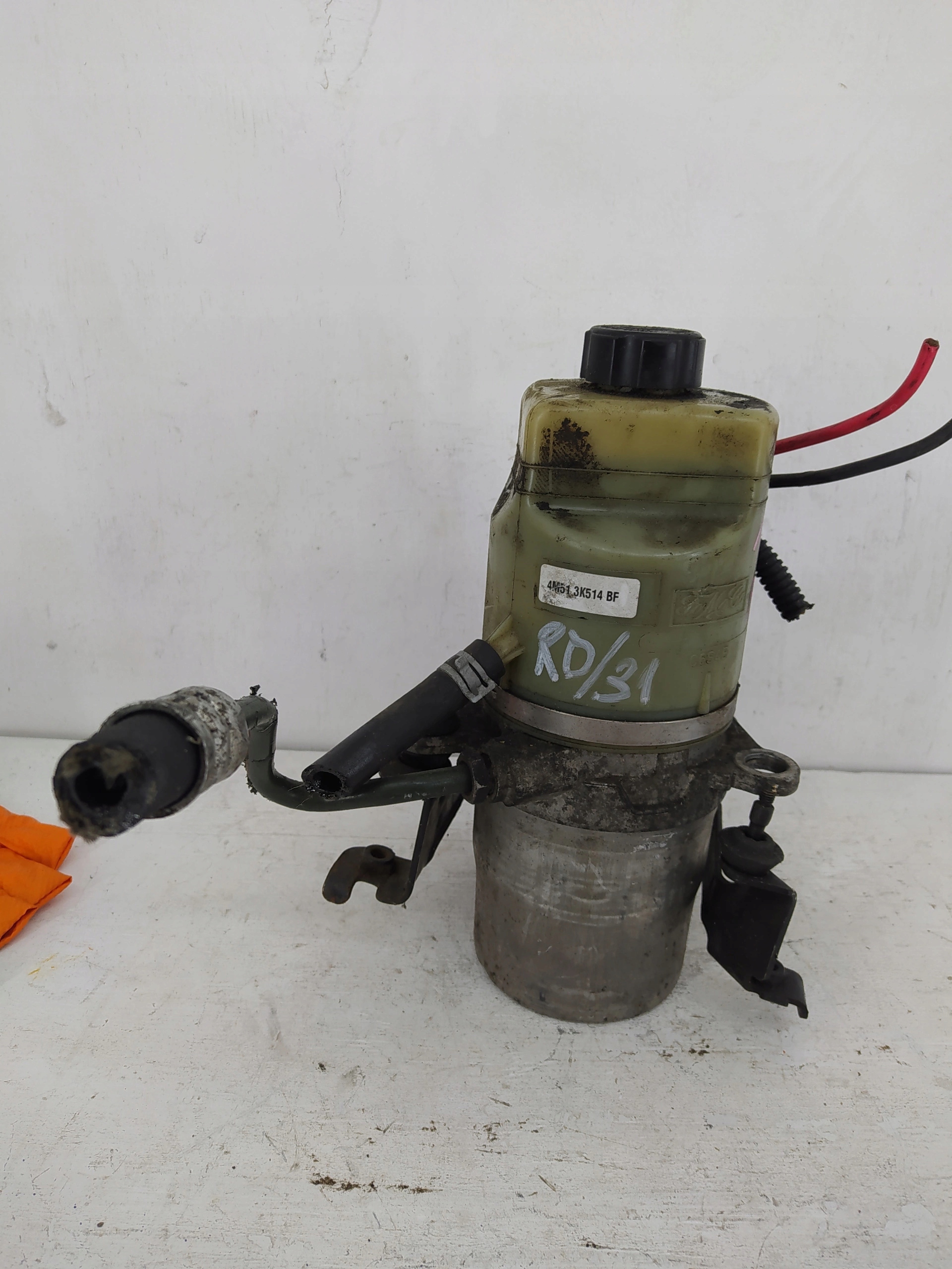 FORD C-MAX MK1 SERVOČERPADLO 4M513K514BF