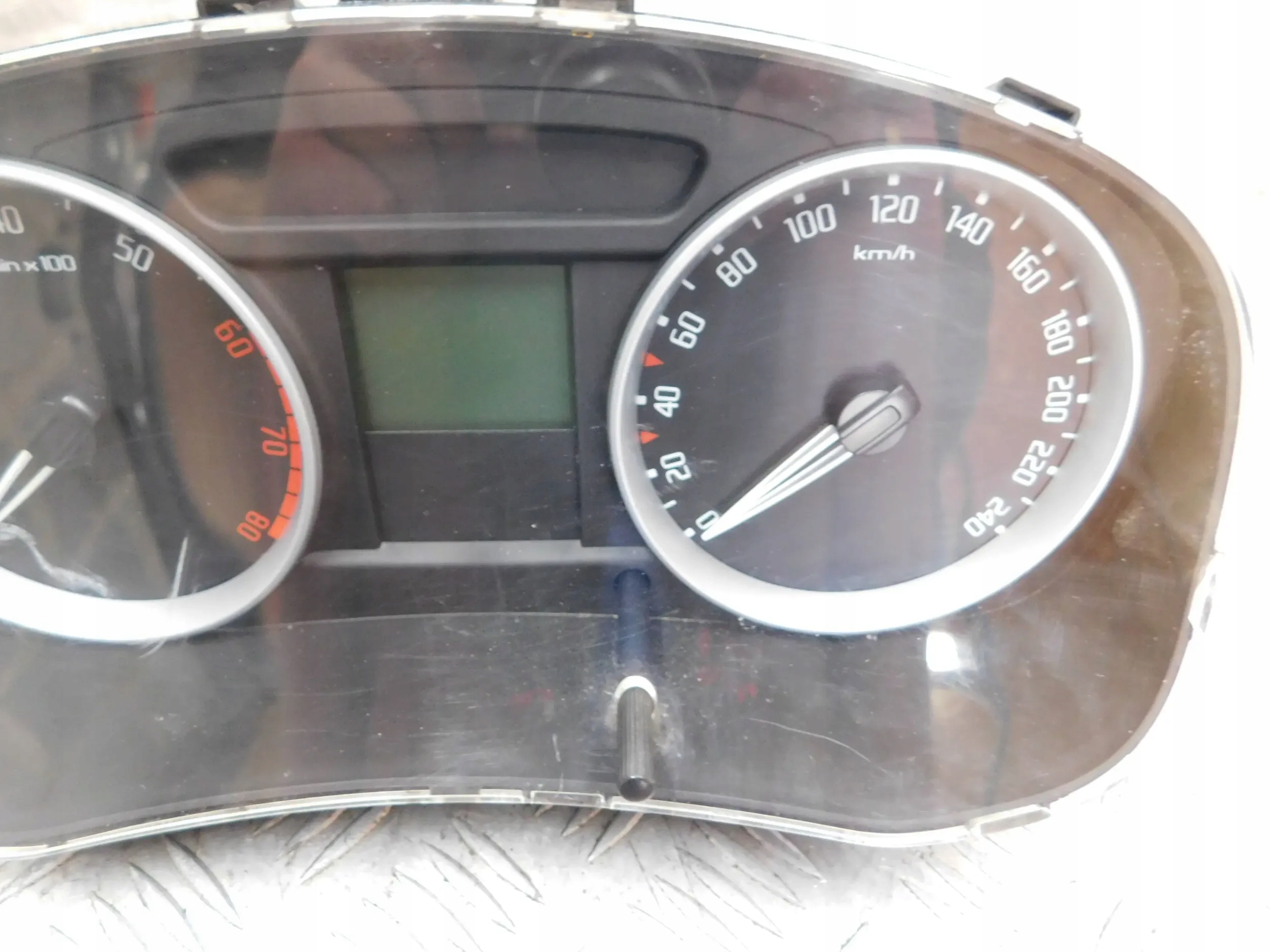 TACHOMETER BUDIKY 5J0920810B FABIA II ROOMSTER 1.4 16V