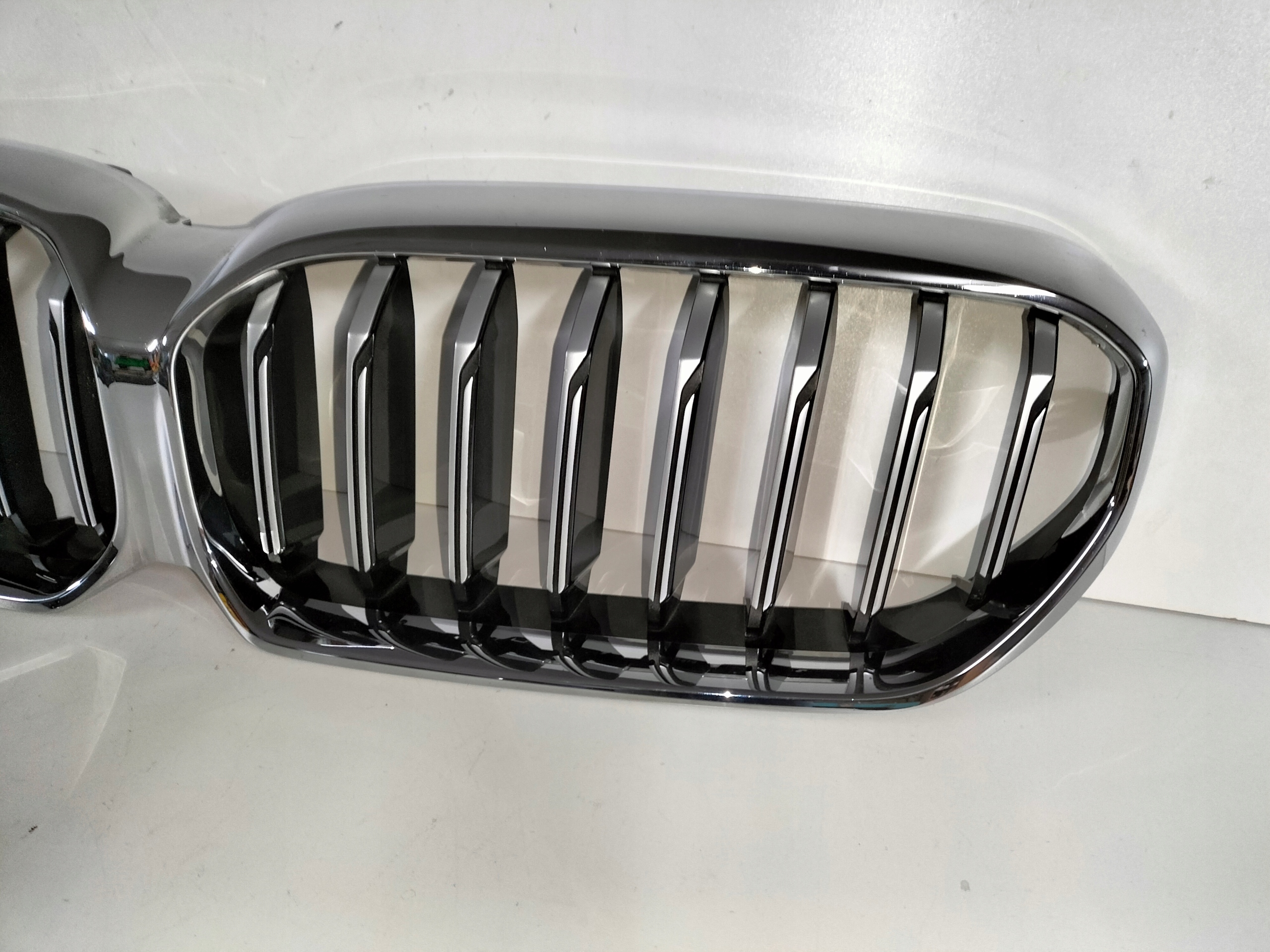 MRIEZKA LISTA ĽADVINKY BMW 5 G30 G31 LCI LIFT 20- CHROM