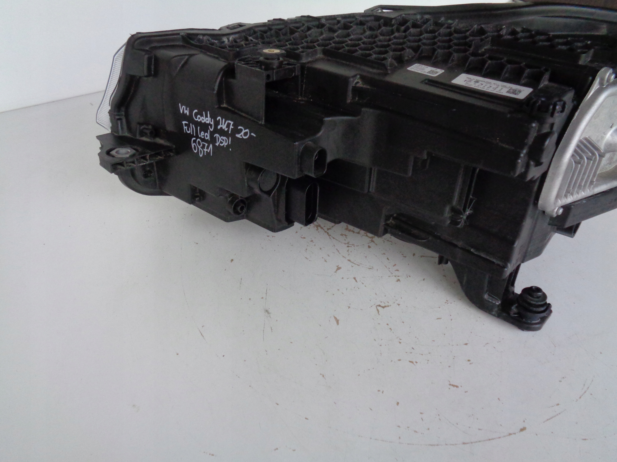 PRAVE PREDNE SVETLO VW CADDY 2K7 21- FULL LED