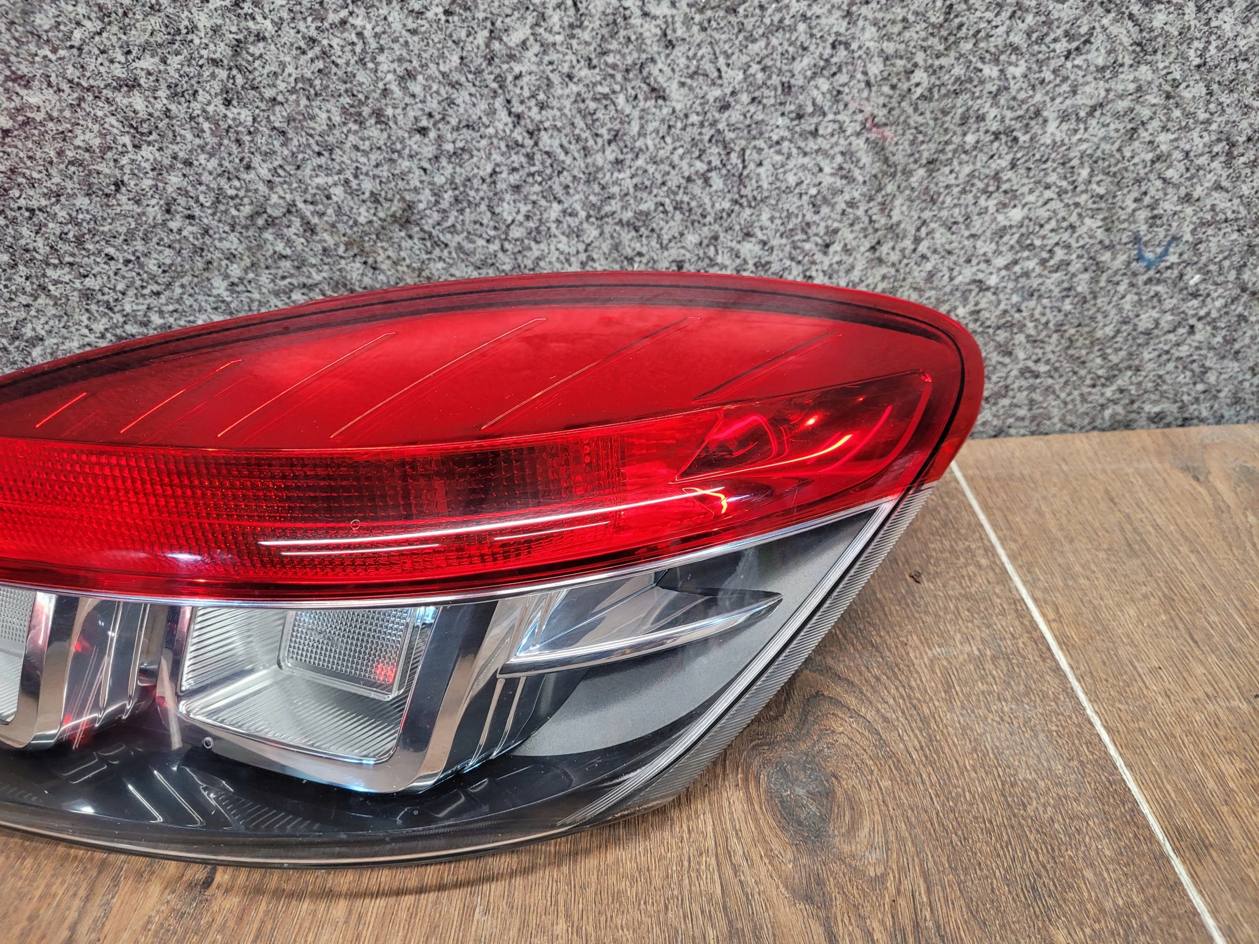 RENAULT MEGANE 3 III COUPE PRAVE ZADNE SVETLO 265500008R