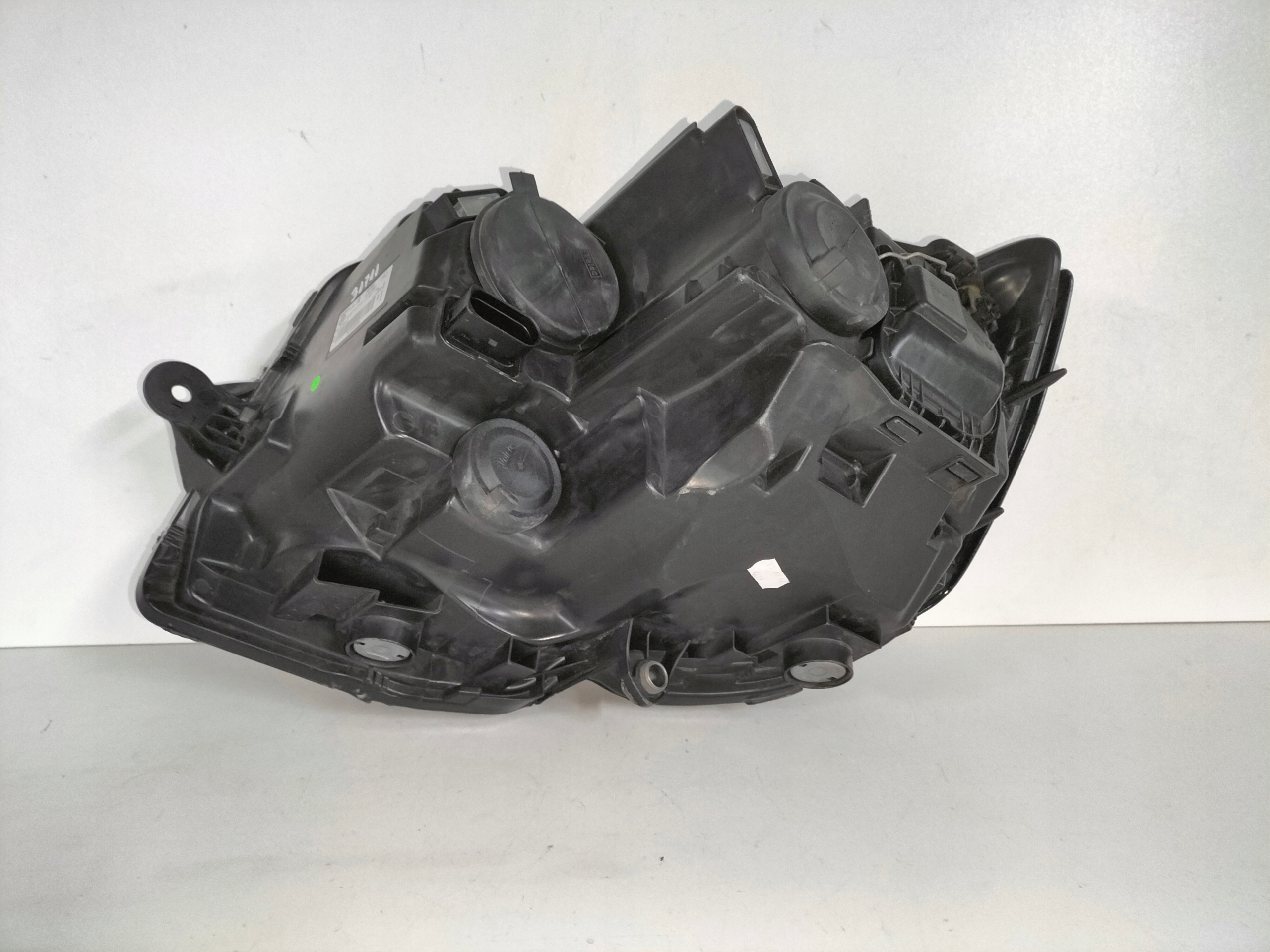 PRAVE PREDNE SVETLO VW T6 15-