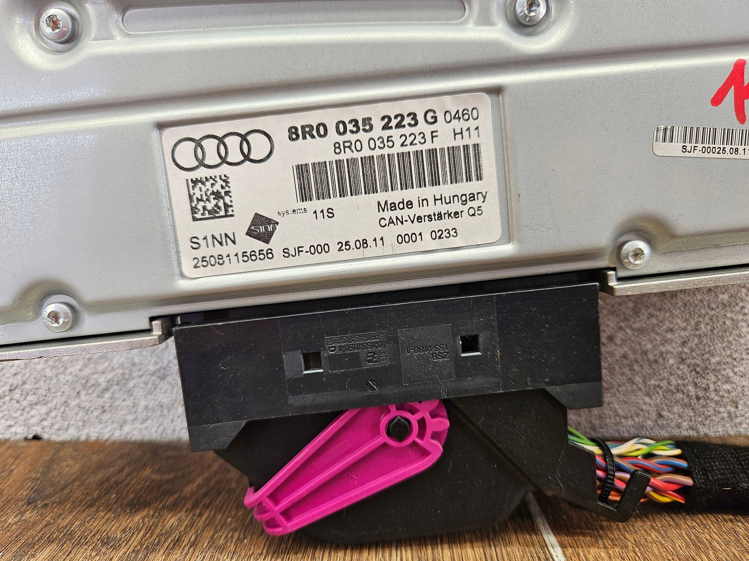 Audi Q5 8R0035223G ZOSILNOVAC AUDIO