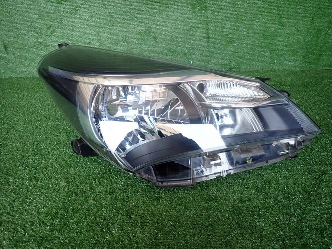 TOYOTA YARIS III 14-17 PRAVE PREDNE SVETLO