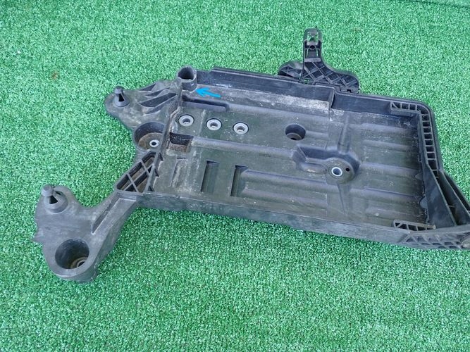 VW SEAT SKODA AUDI DRZIAK AUTOBATERIE 5Q0915331K
