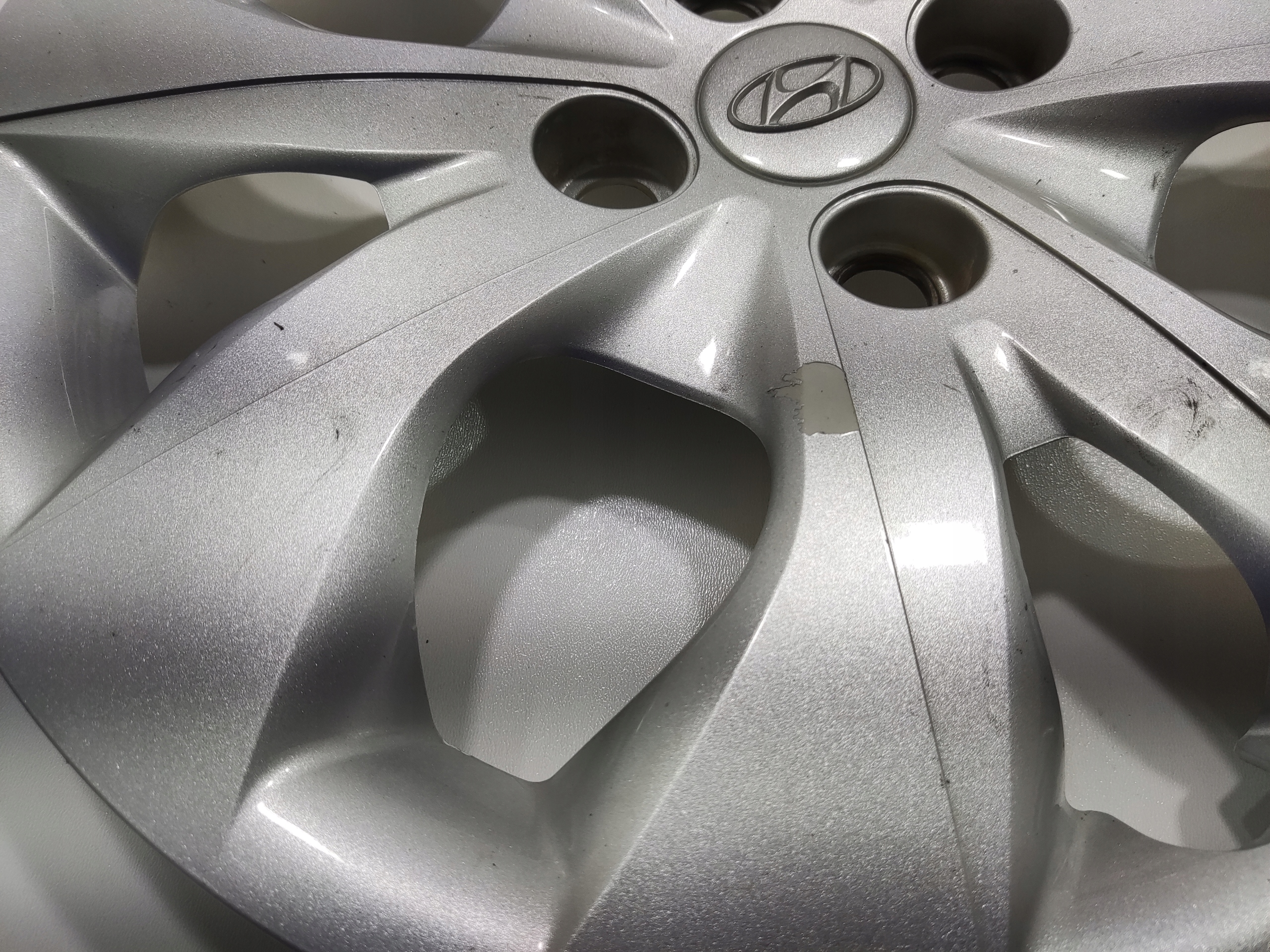 ORIGINALNY PUKLICA 15 CALI HYUNDAI I20 II 2014-2018 52960-C8001