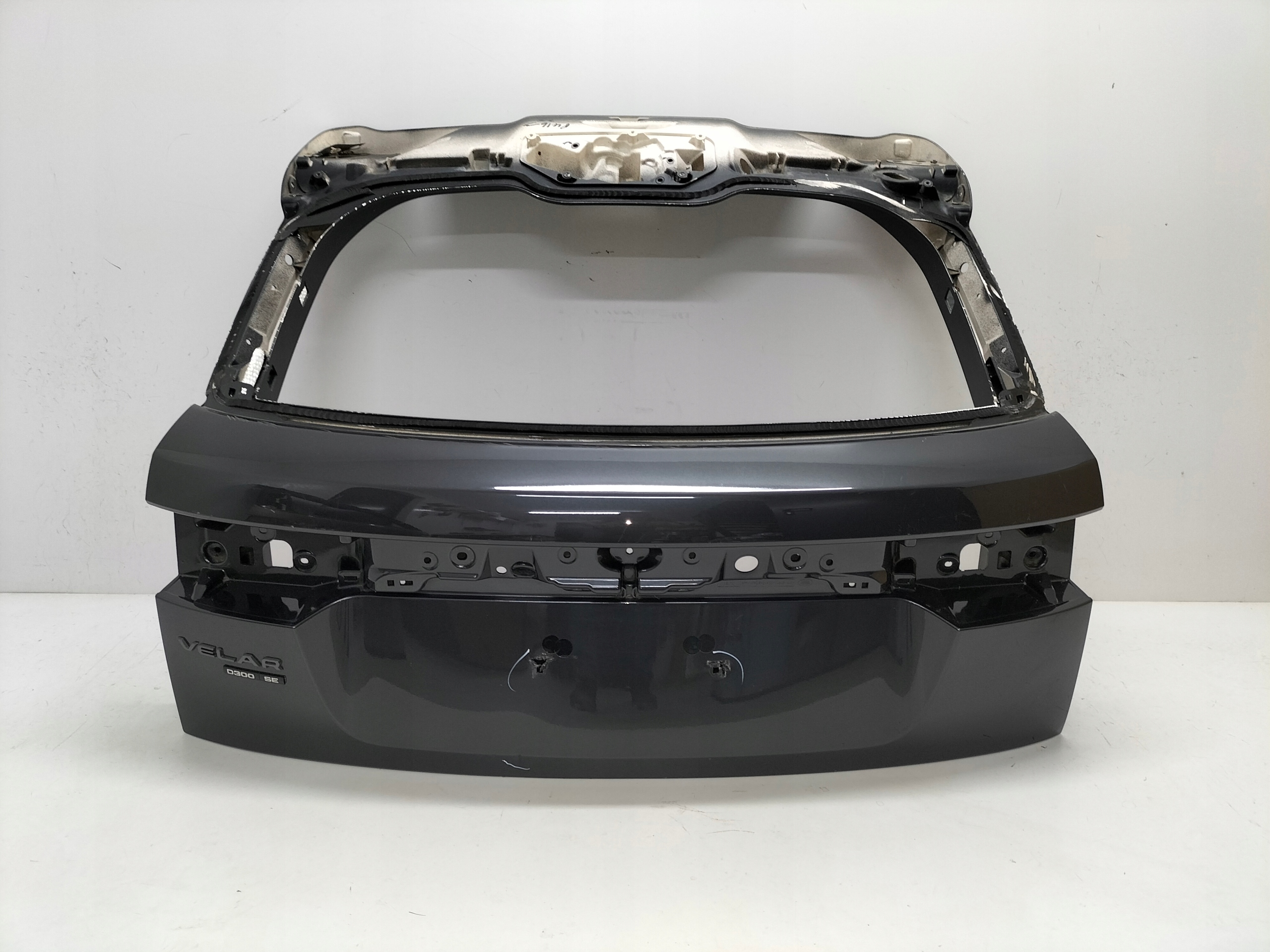 ZADNÁ KAPOTA RANGE ROVER VELAR L560 17-