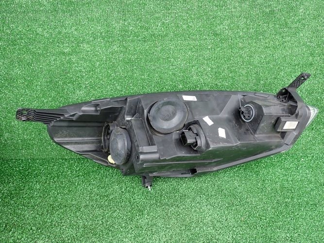 FORD FIESTA MK8 17- LAVE PREDNE SVETLO