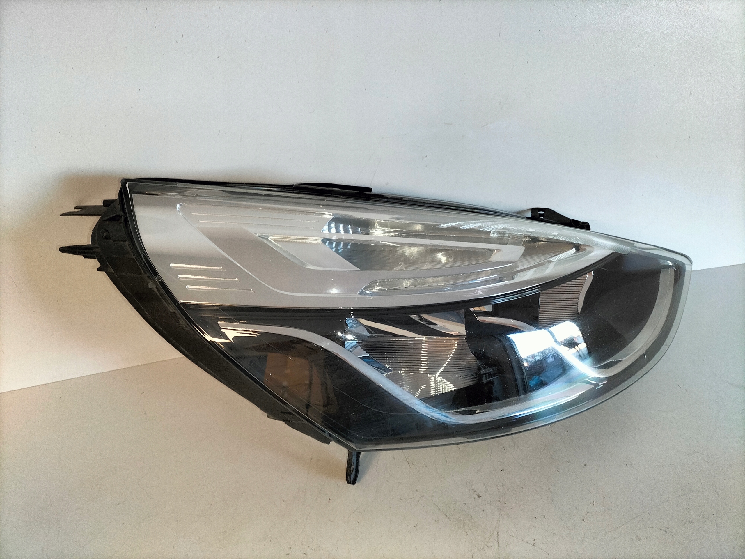 PRAVE PREDNE SVETLO RENAULT CLIO 4 IV LIFT 16-19