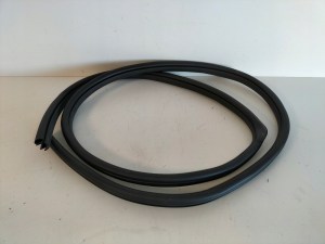 TESNIACA GUMA ĽAVÝCH PREDNÝCH DVERÍ KIA RIO III 11-16 TESNIACA GUMA ĽAVÝCH PREDNÝCH DVERÍ KIA RIO III 11-16