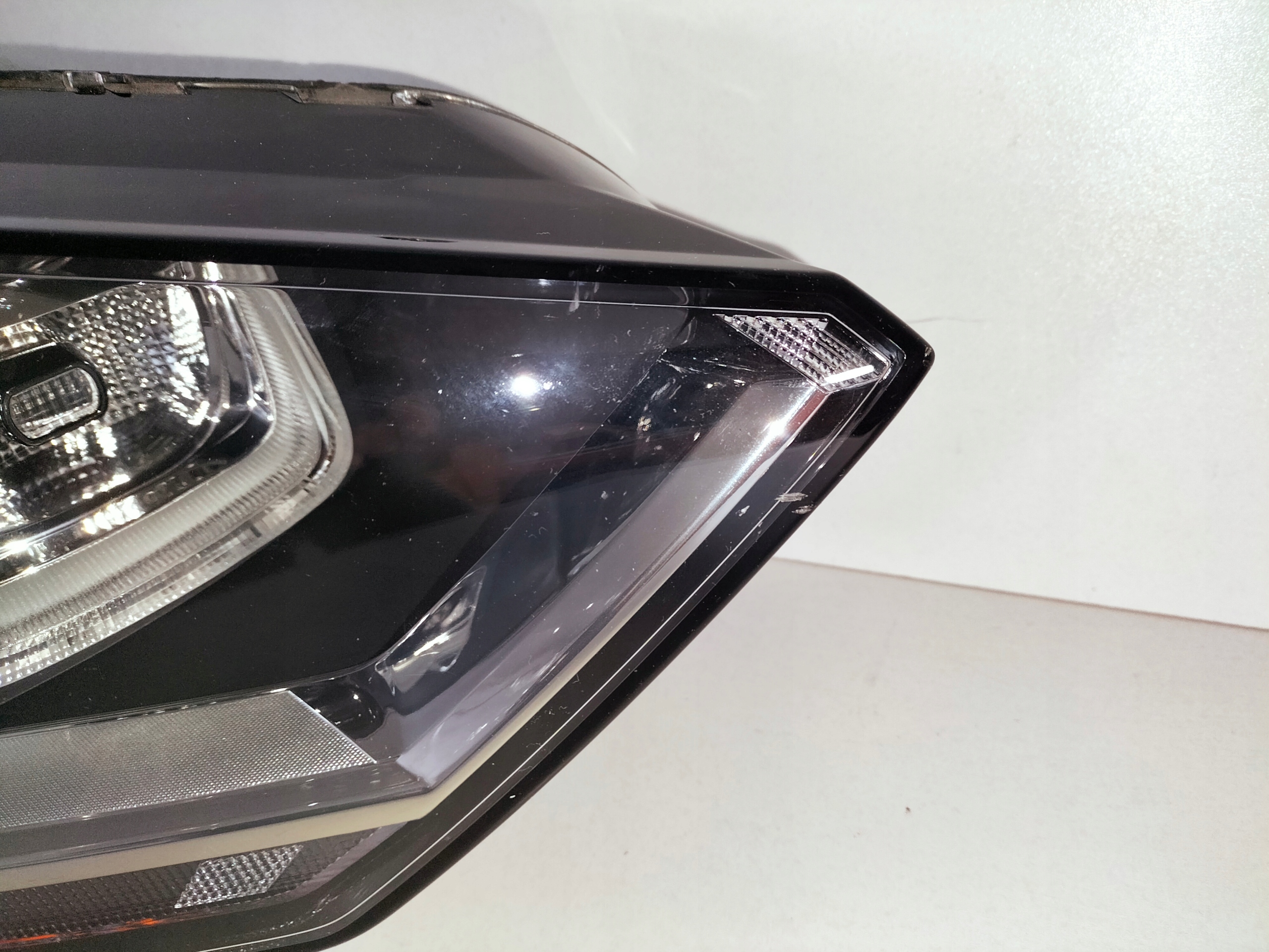 PRAVE PREDNE SVETLO VW GOLF VII SPORTSVAN 14-