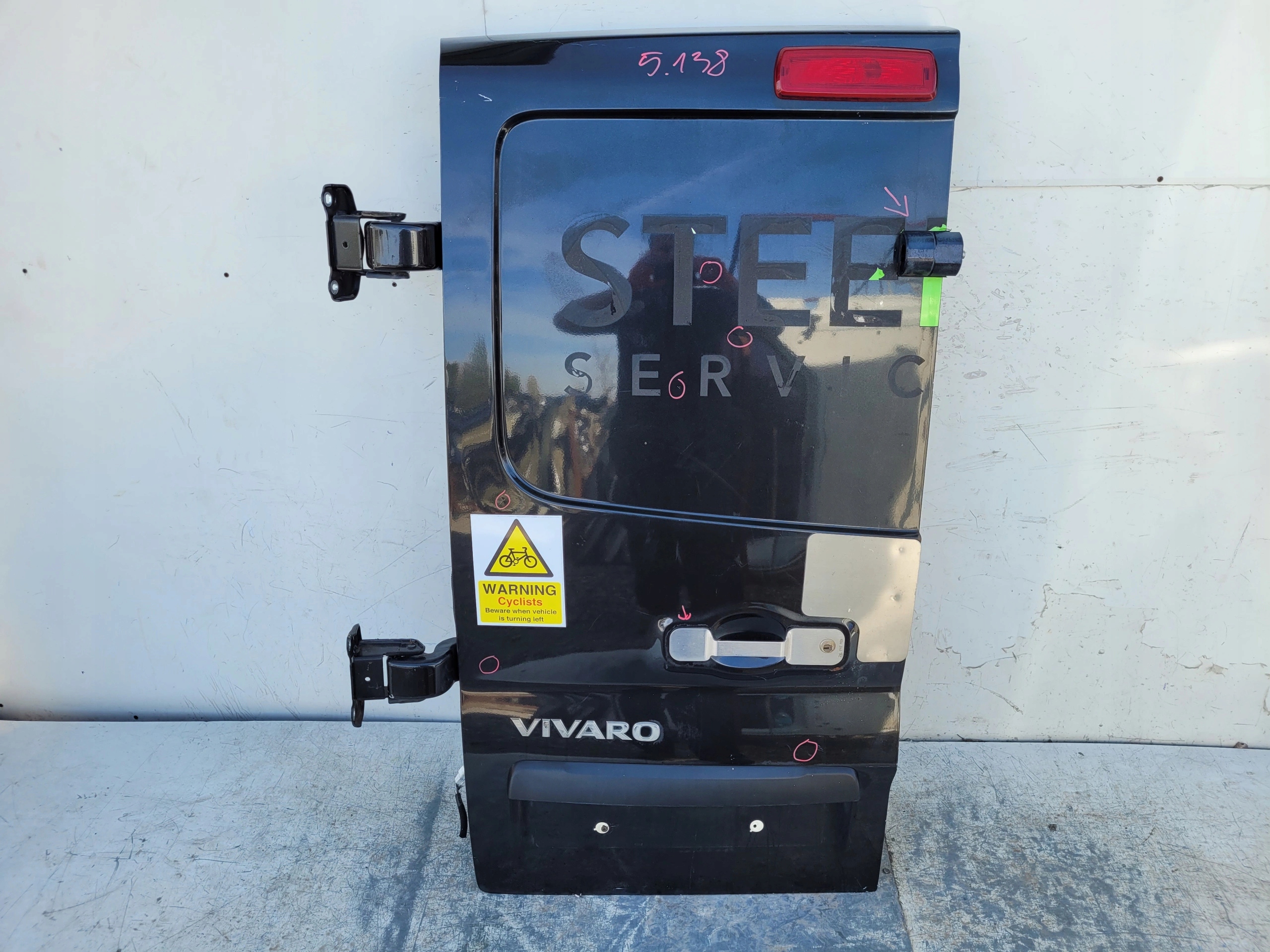 RENAULT TRAFIC III VIVARO LAVE ZADNE DVERE