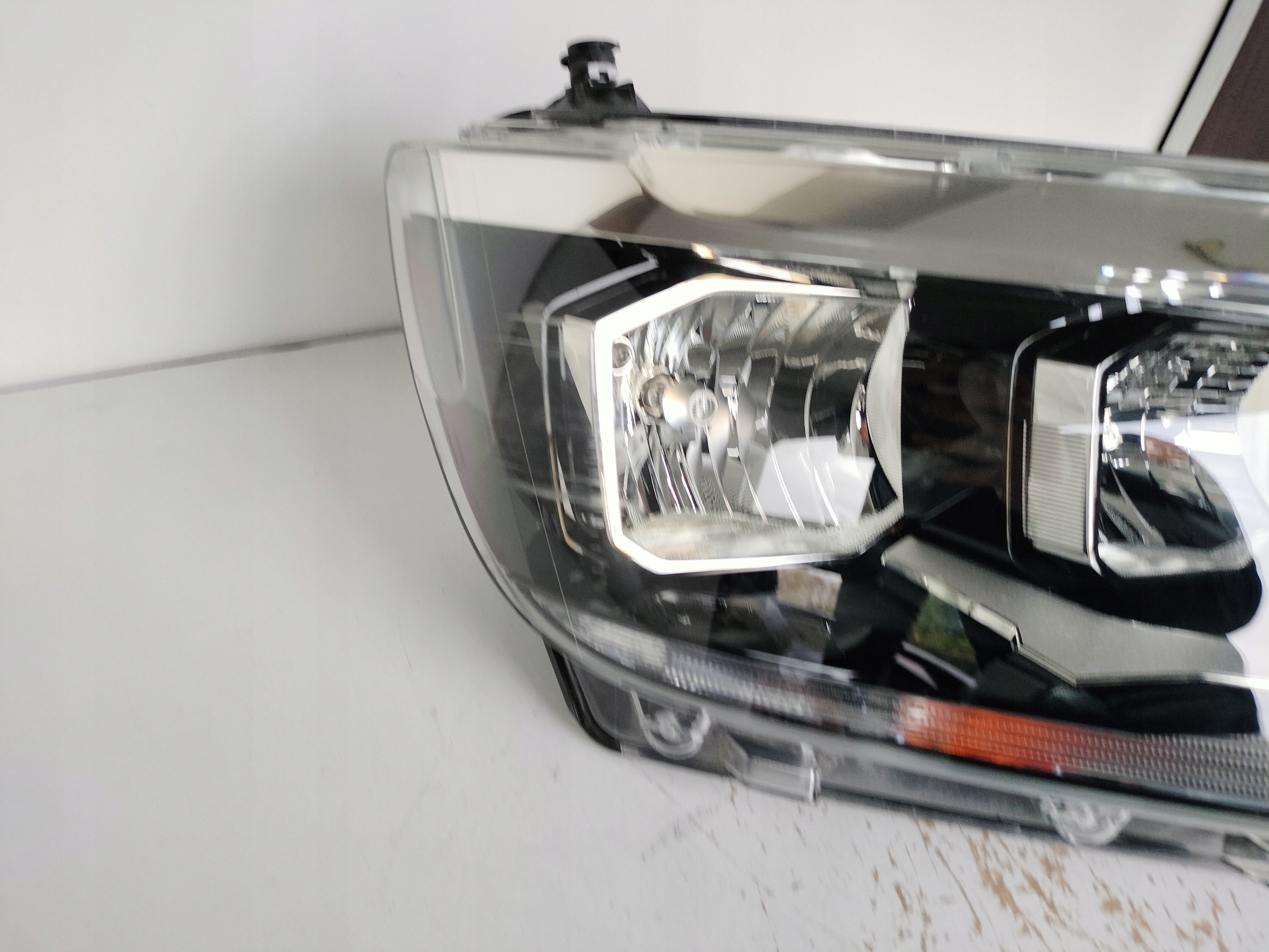PRAVE PREDNE SVETLO VW CRAFTER 7C 7C0 17-