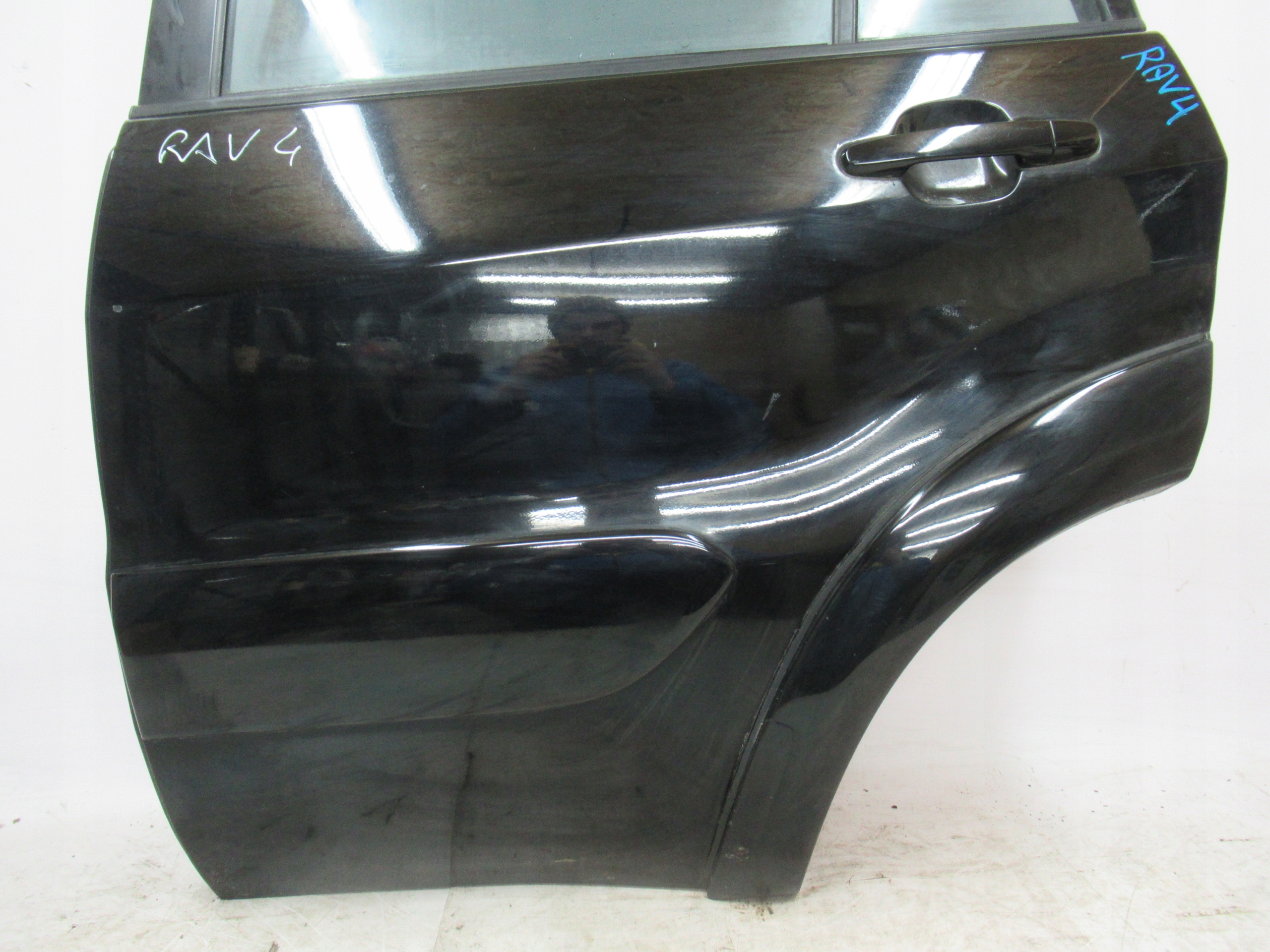 ĽAVÉ ZADNÉ DVERE TOYOTA RAV4 II 00-