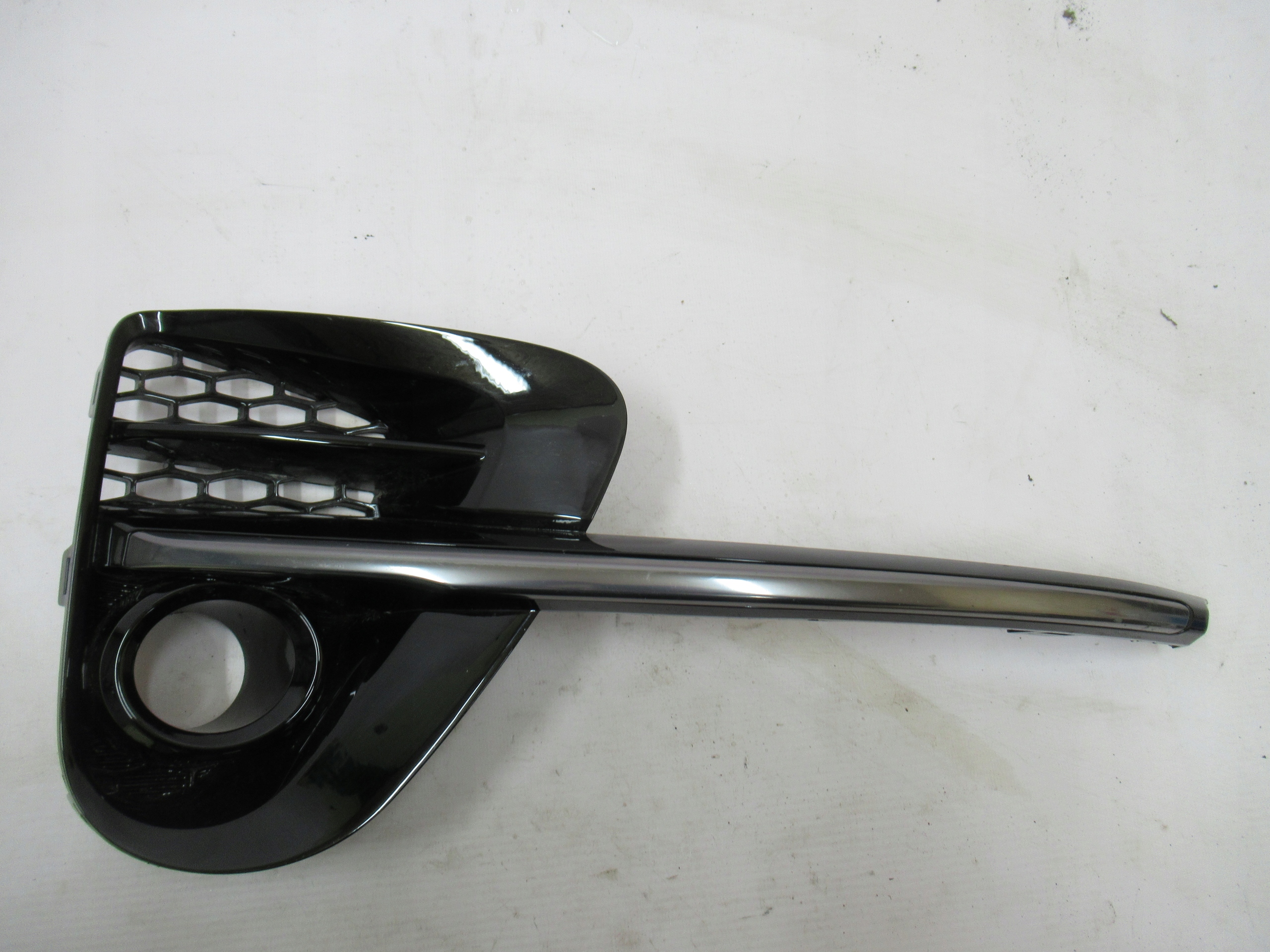 PRAVÁ LIŠTA NÁRAZNÍKA  86552-J7CB0 KIA X CEED 18-