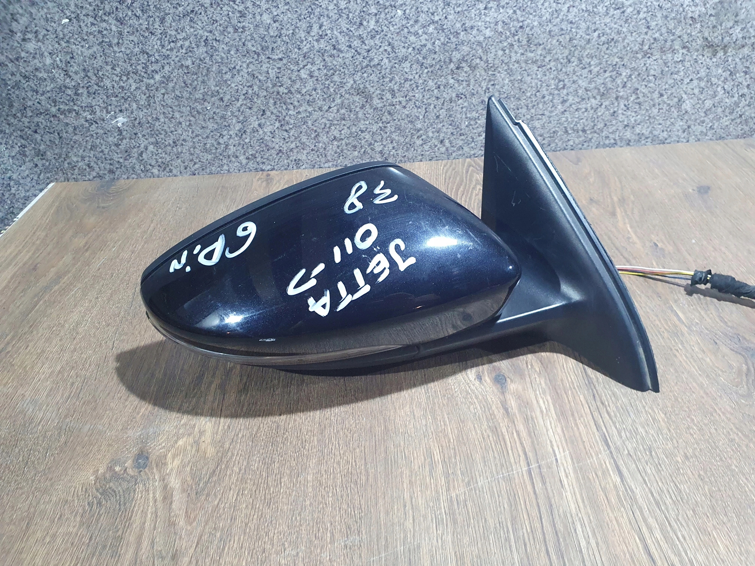VW JETTA 5C 010- PRAVE ZRKADLO 7 PIN