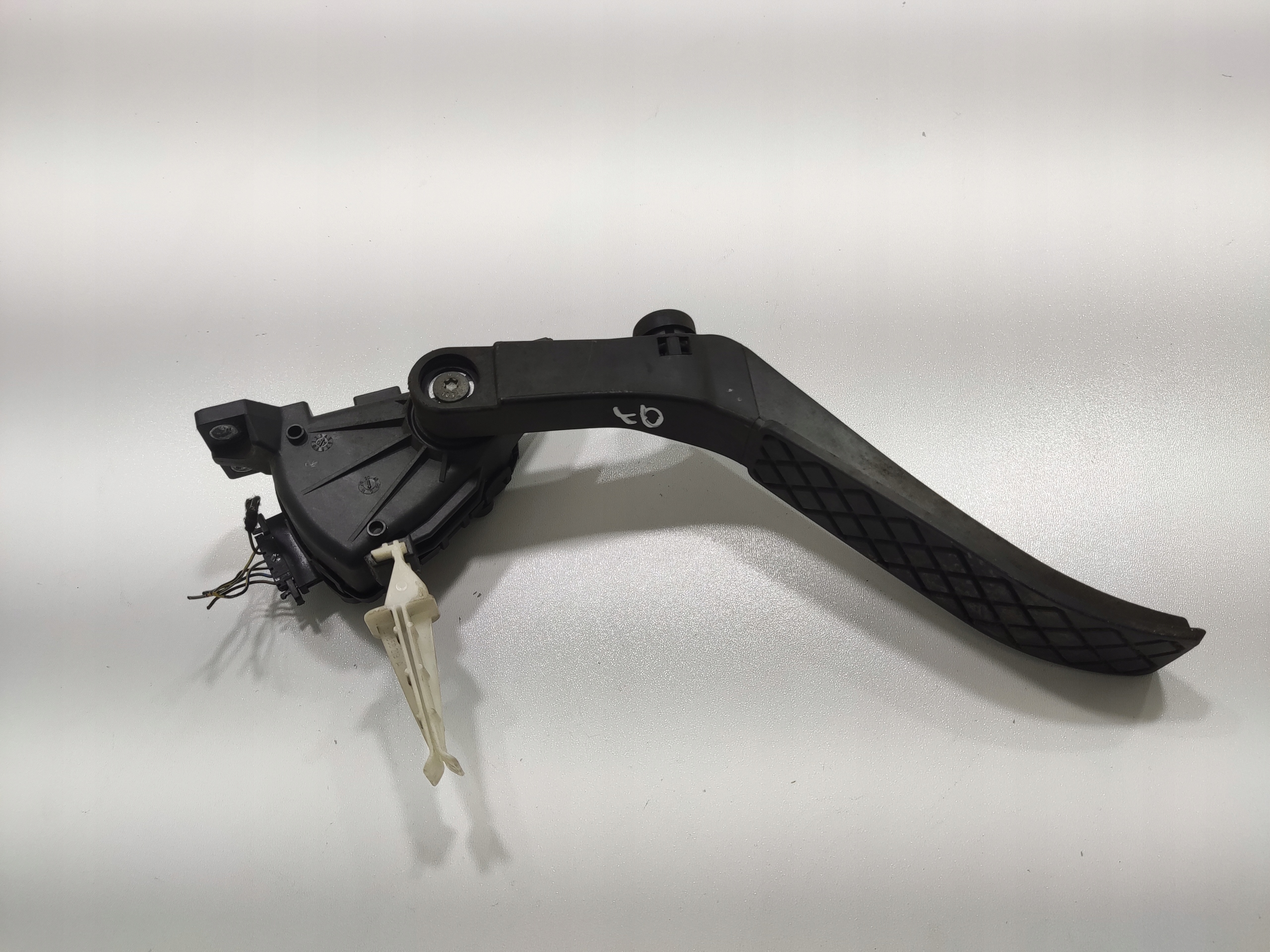 PLYNOVY PEDAL AUDI Q7 I 4L 2005-2009 7L0723507D