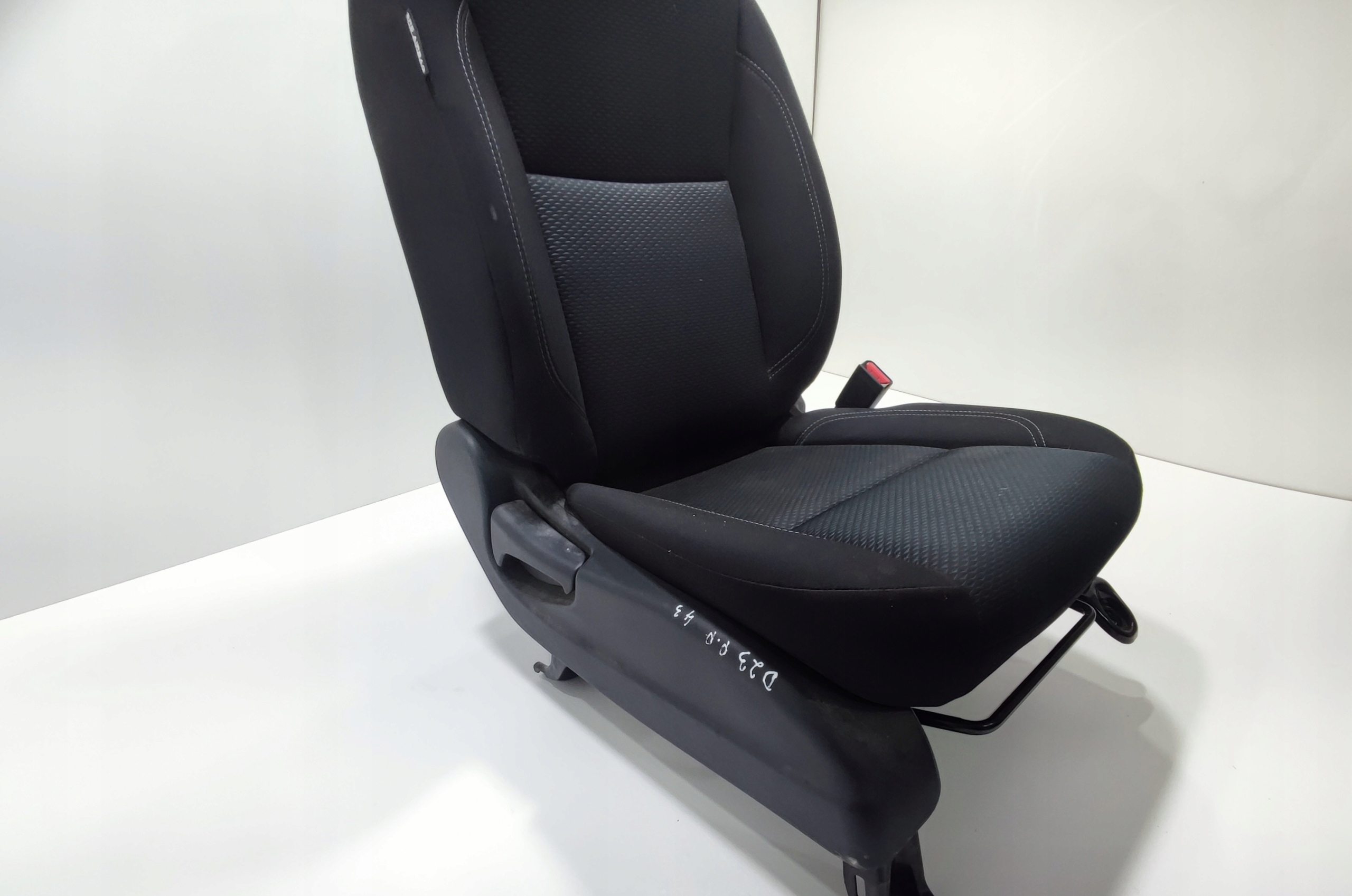 PRAVA PREDNA SEDACKA NISSAN NAVARA IV D23 NP300 2015-2022