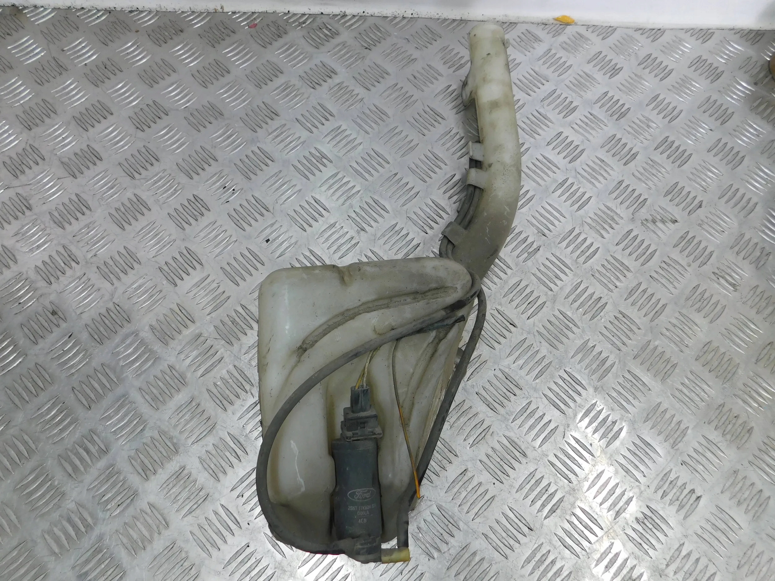 NÁDOBKA OSTREKOVAČOV FORD FUSION