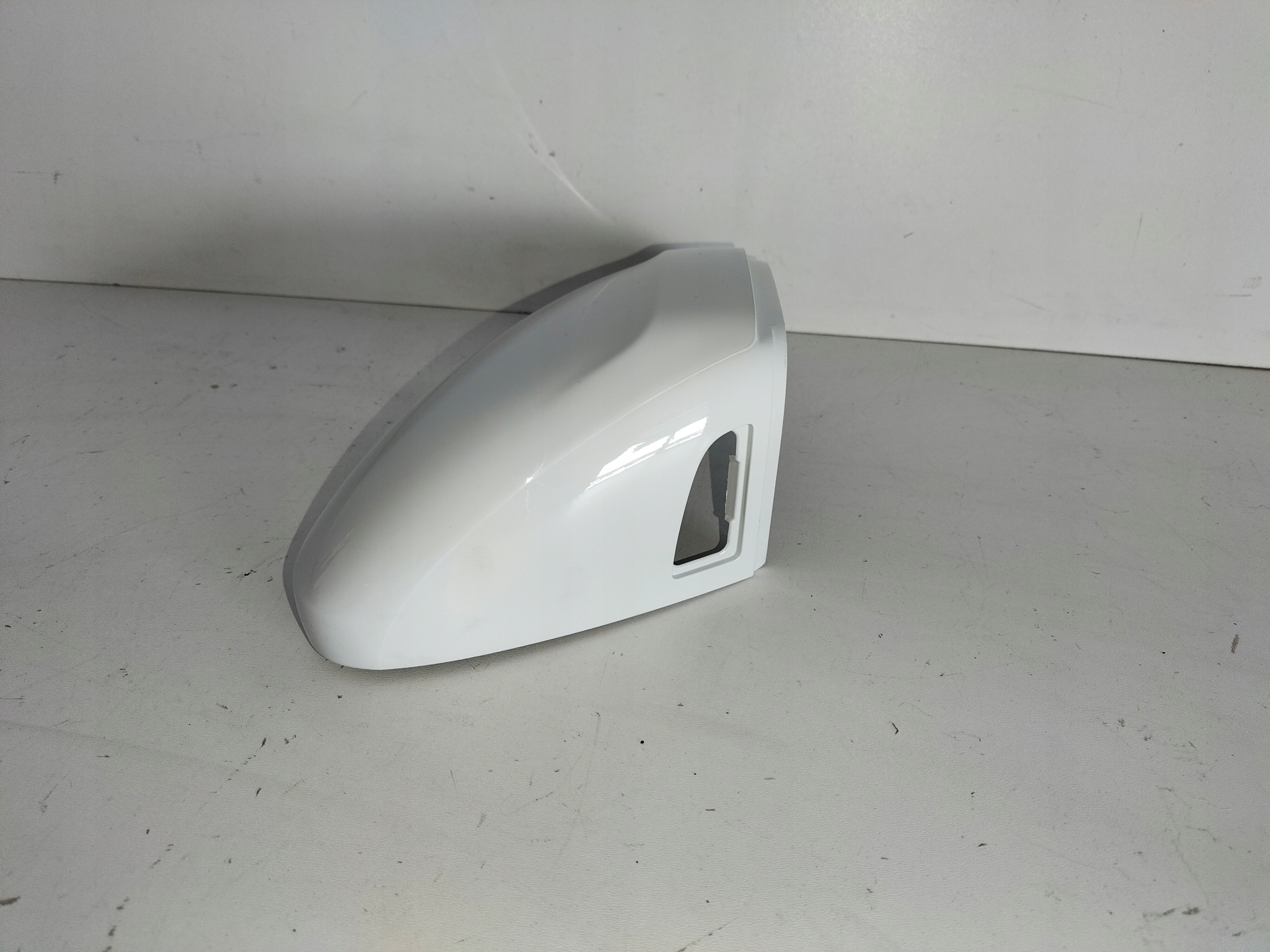 OBAL PRAVÉHO ZRKADLA VW PASSAT B8 14-