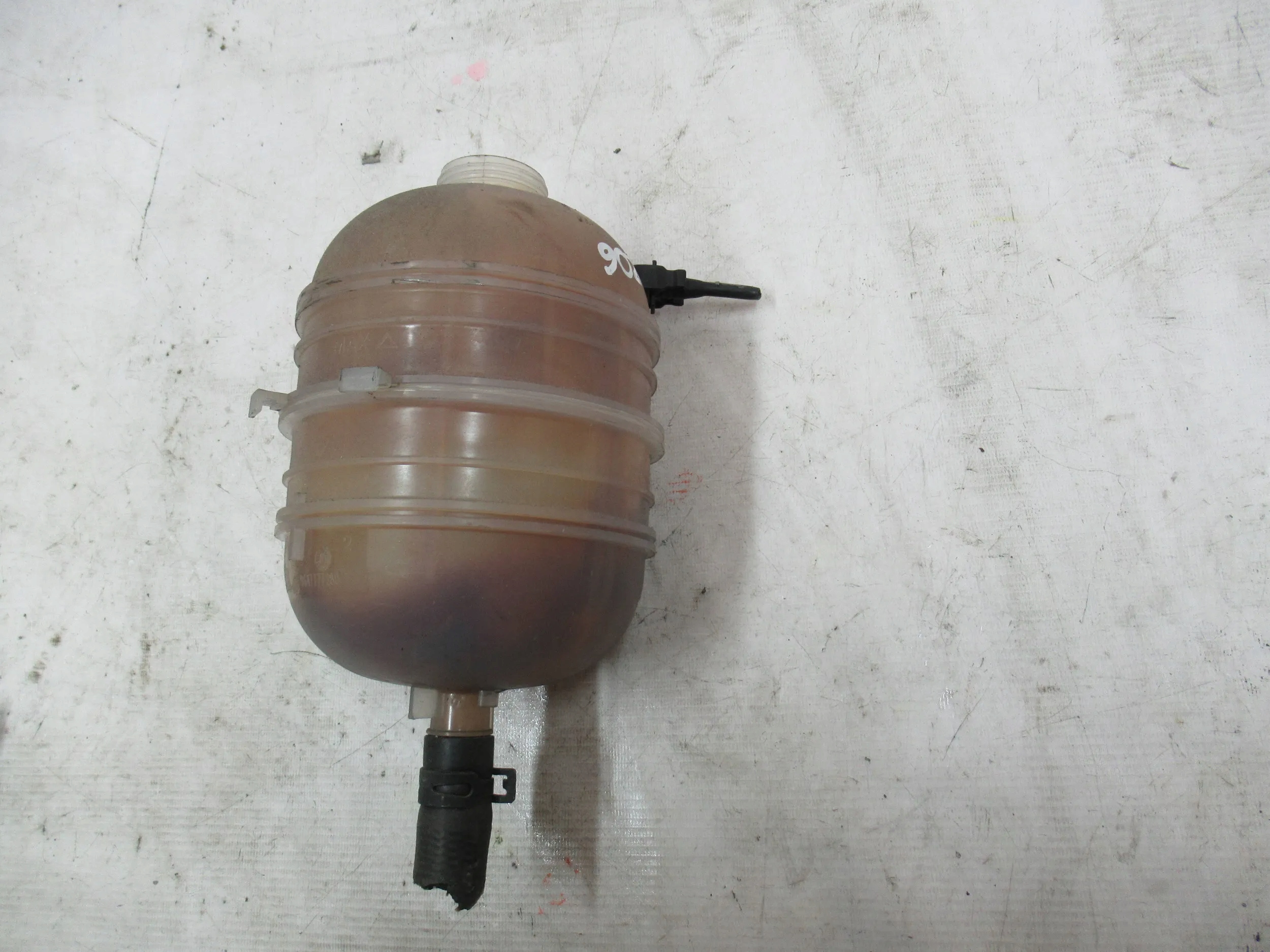 VYROVNAVACIA NADOBKA PEUGEOT 206+ 1.1