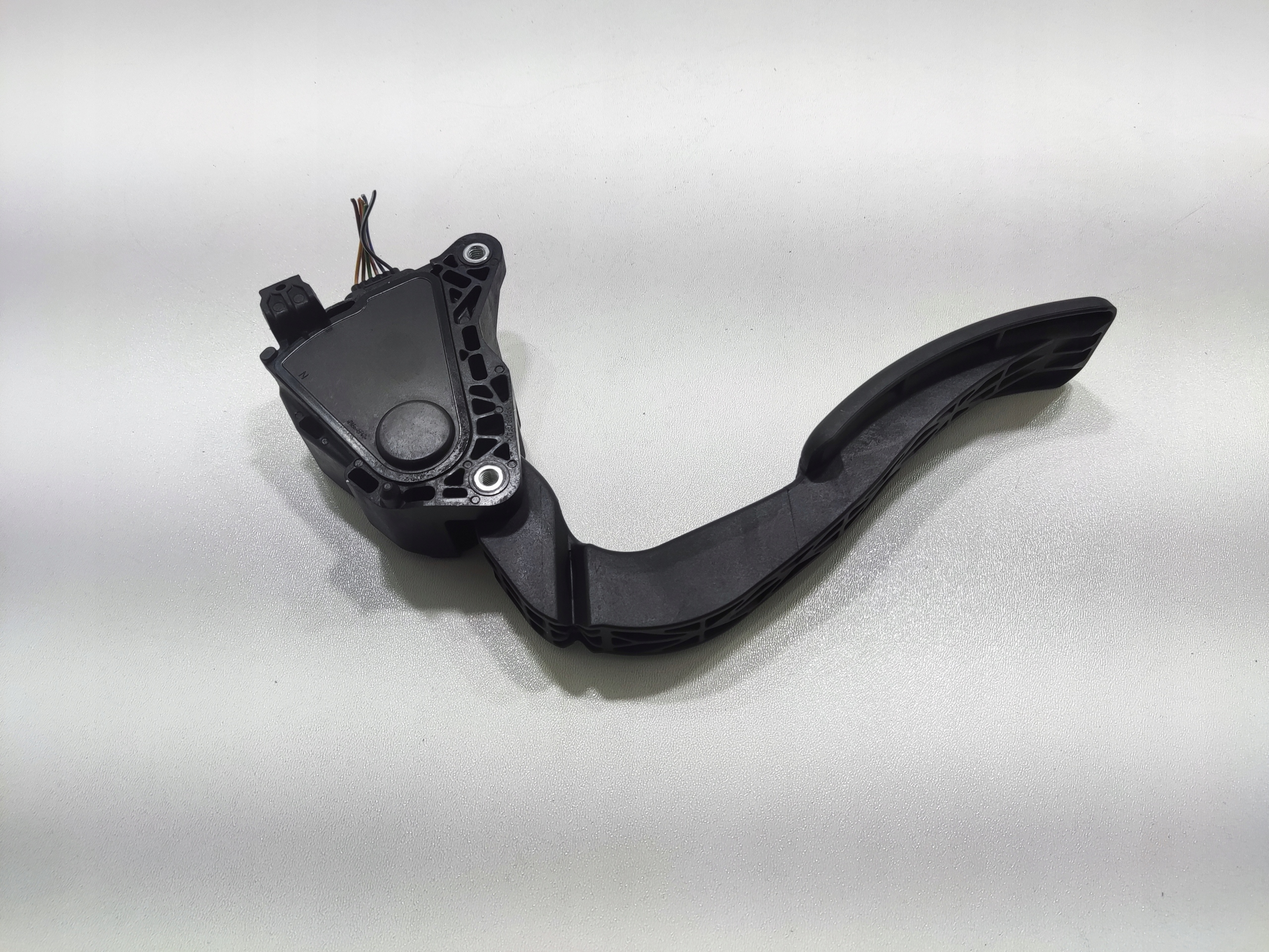 PLYNOVY PEDAL RENAULT EXPRESS II 180026976R 2021-2024