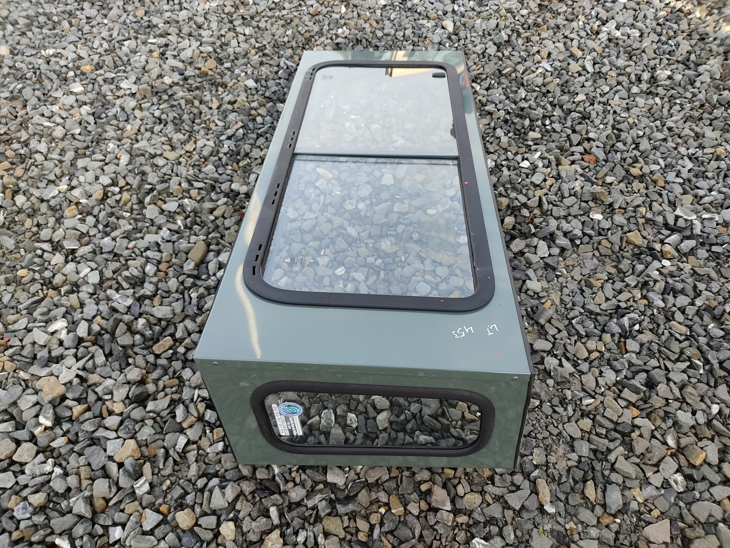 ĽAVÉ ZADNÉ SKLO RÁM DEFENDER 1999-2014