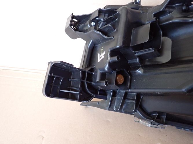 TOYOTA HILUX VIII 8 FULL LED 20- PRAVE PREDNE SVETLO 81110-YP431