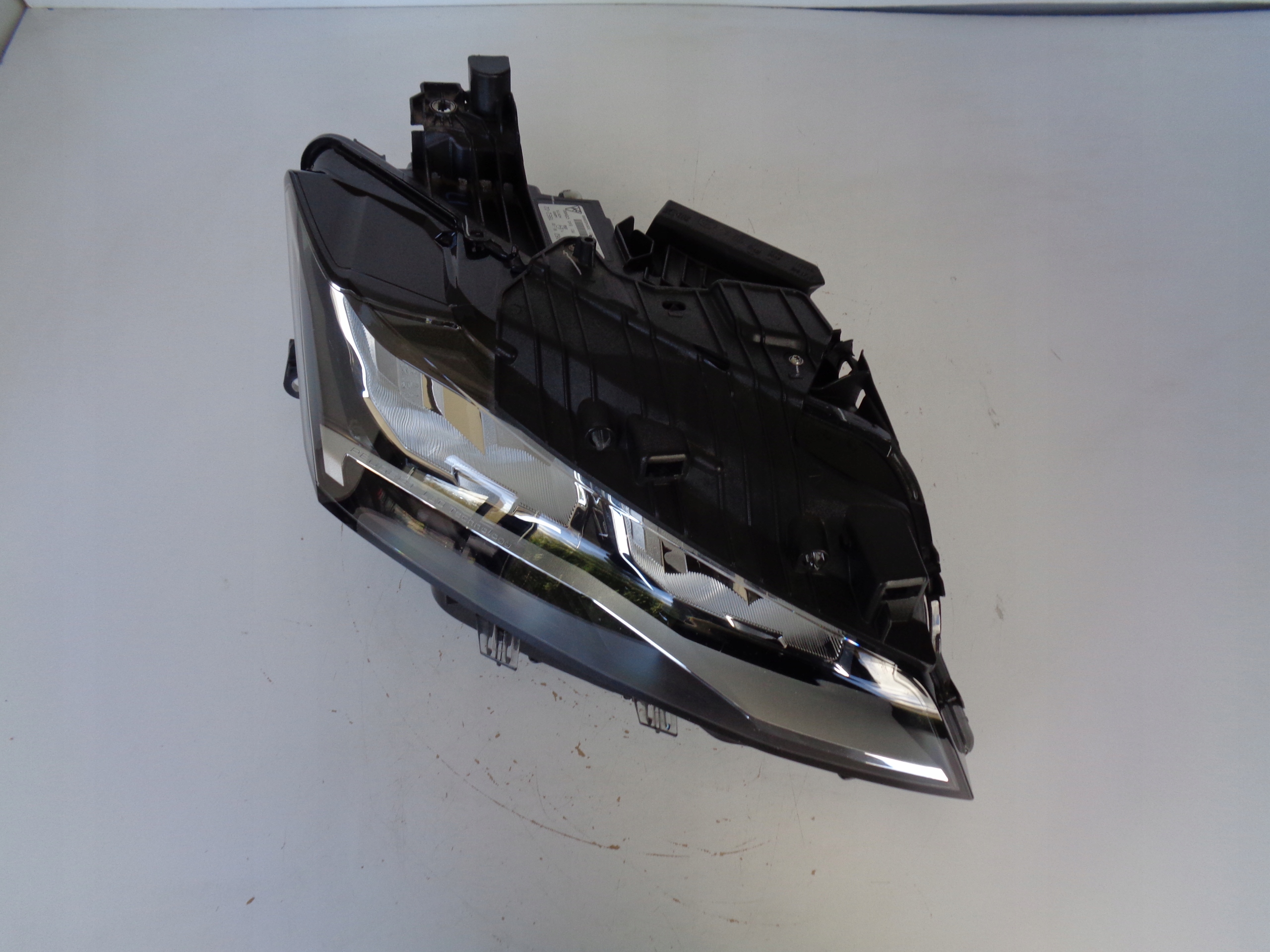 PRAVE PREDNE SVETLO PEUGEOT 308 III 22- FULL LED