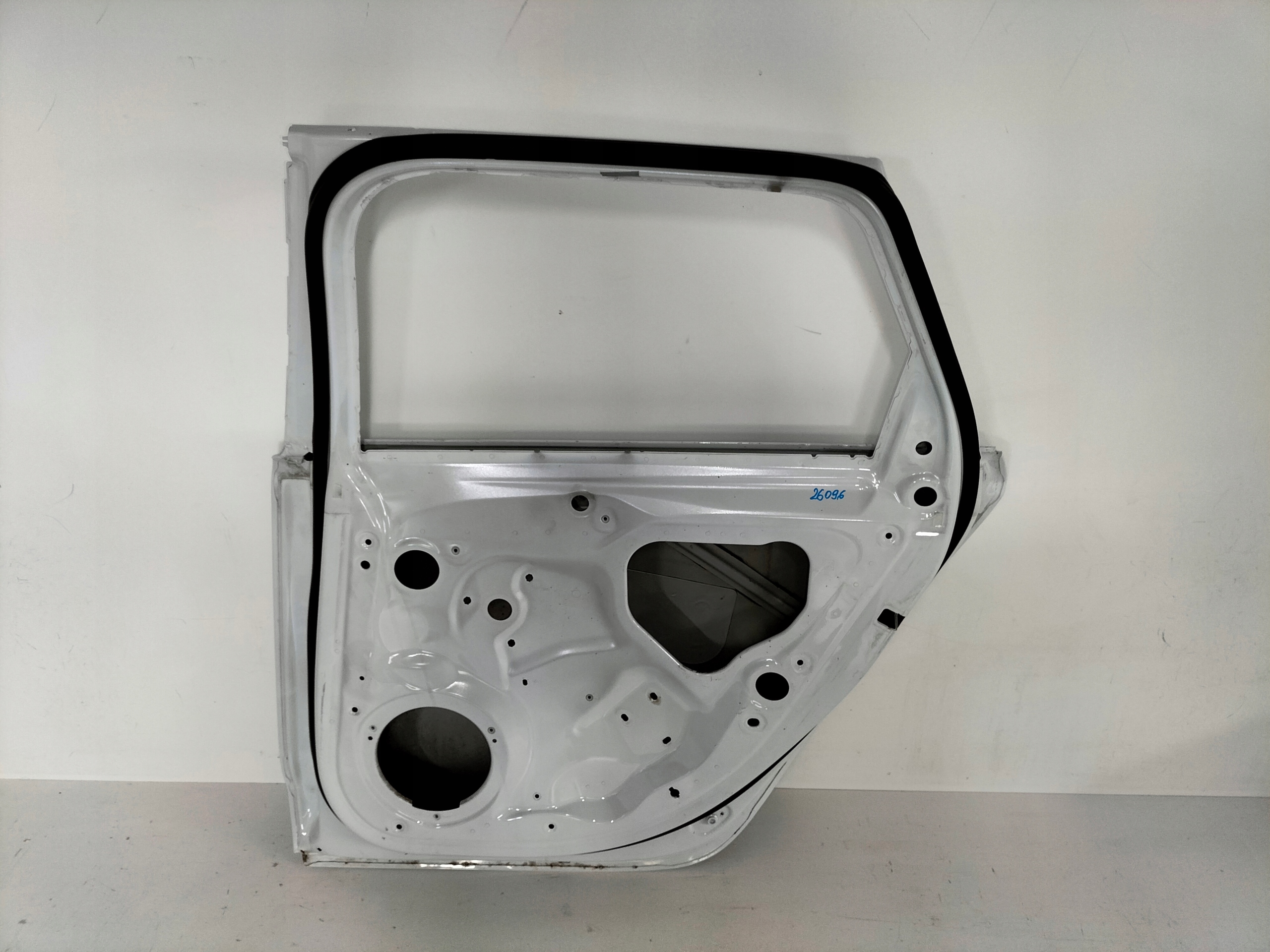 PRAVE ZADNE DVERE AUDI A6 C7 4G0 11- KOMBI