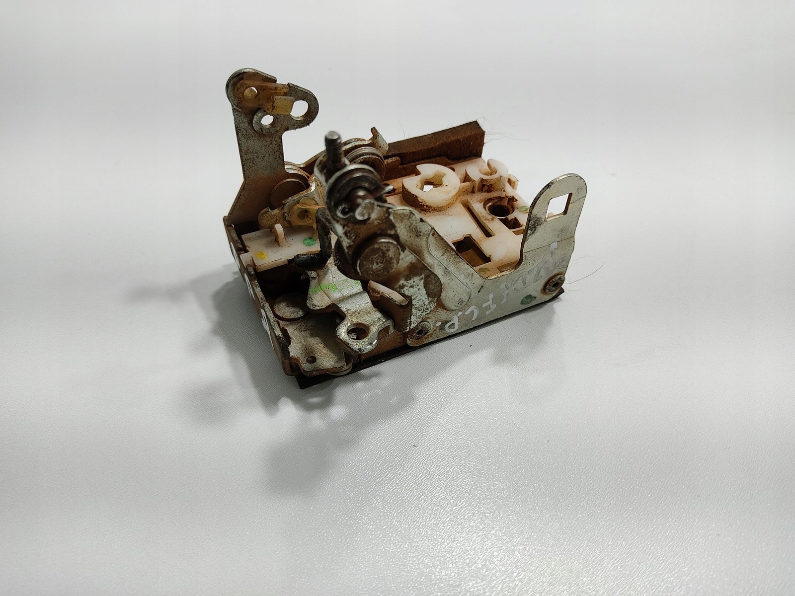 ZAMOK PRAVYCH PREDNYCH DVERI LAND ROVER DEFENDER 1999-2014 EUROPA