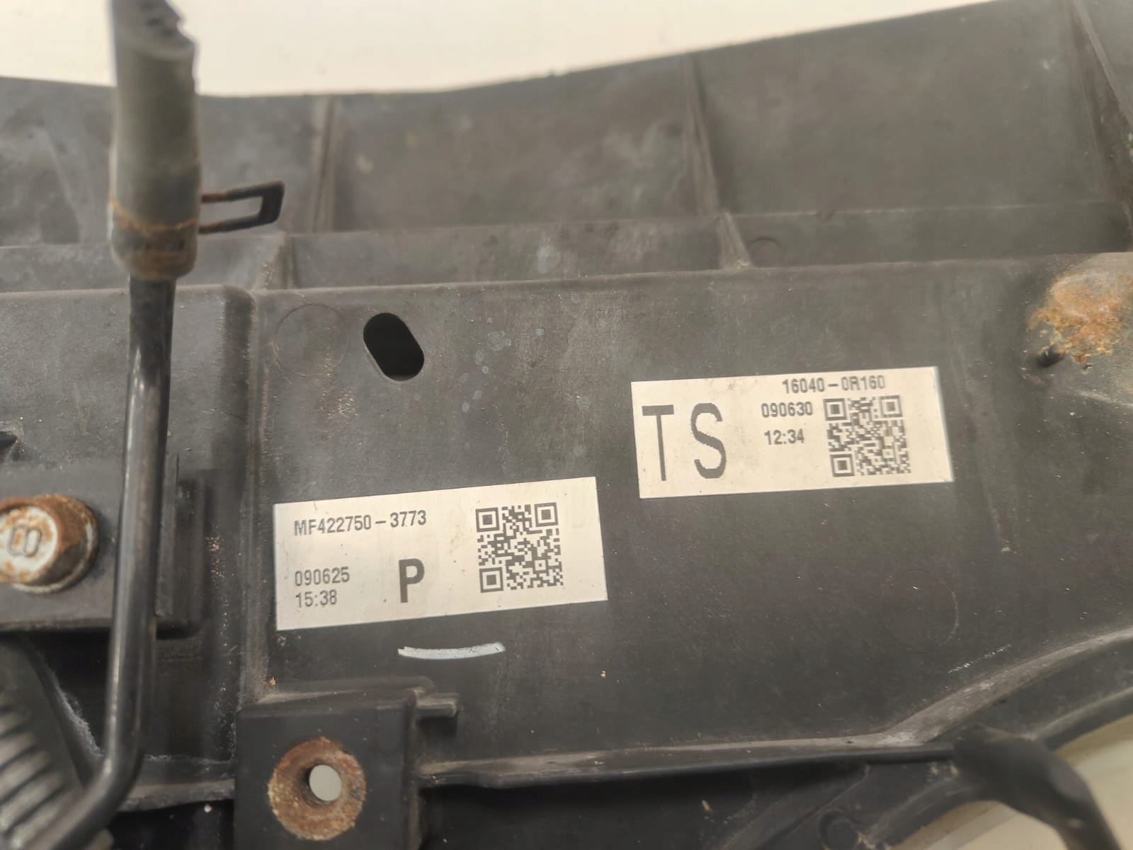 Toyota Avensis t27 2.0d oe MF422750 VENTILATOR CHLADICA VETRÁK