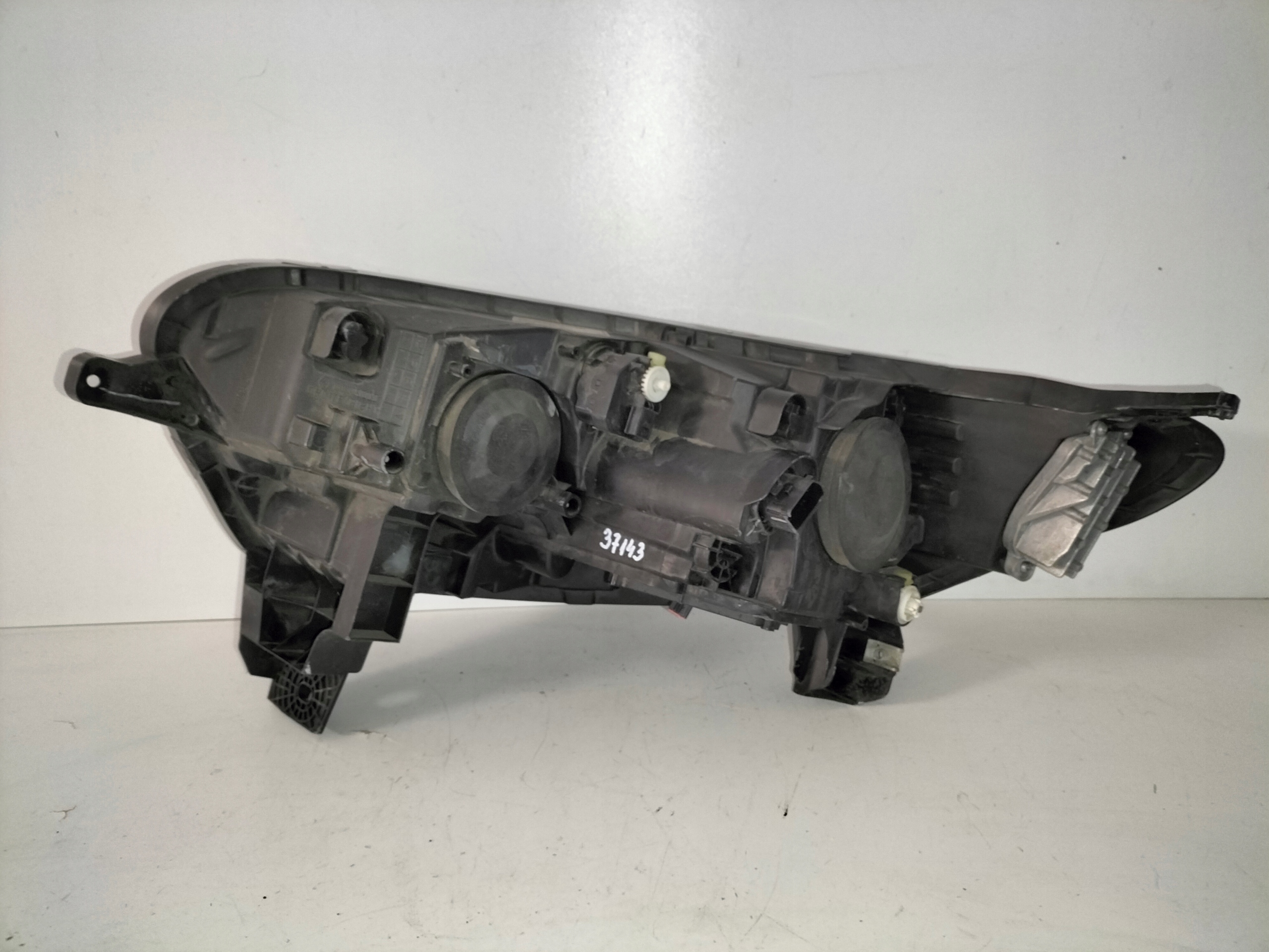 PRAVE PREDNE SVETLO RENAULT KADJAR 15-