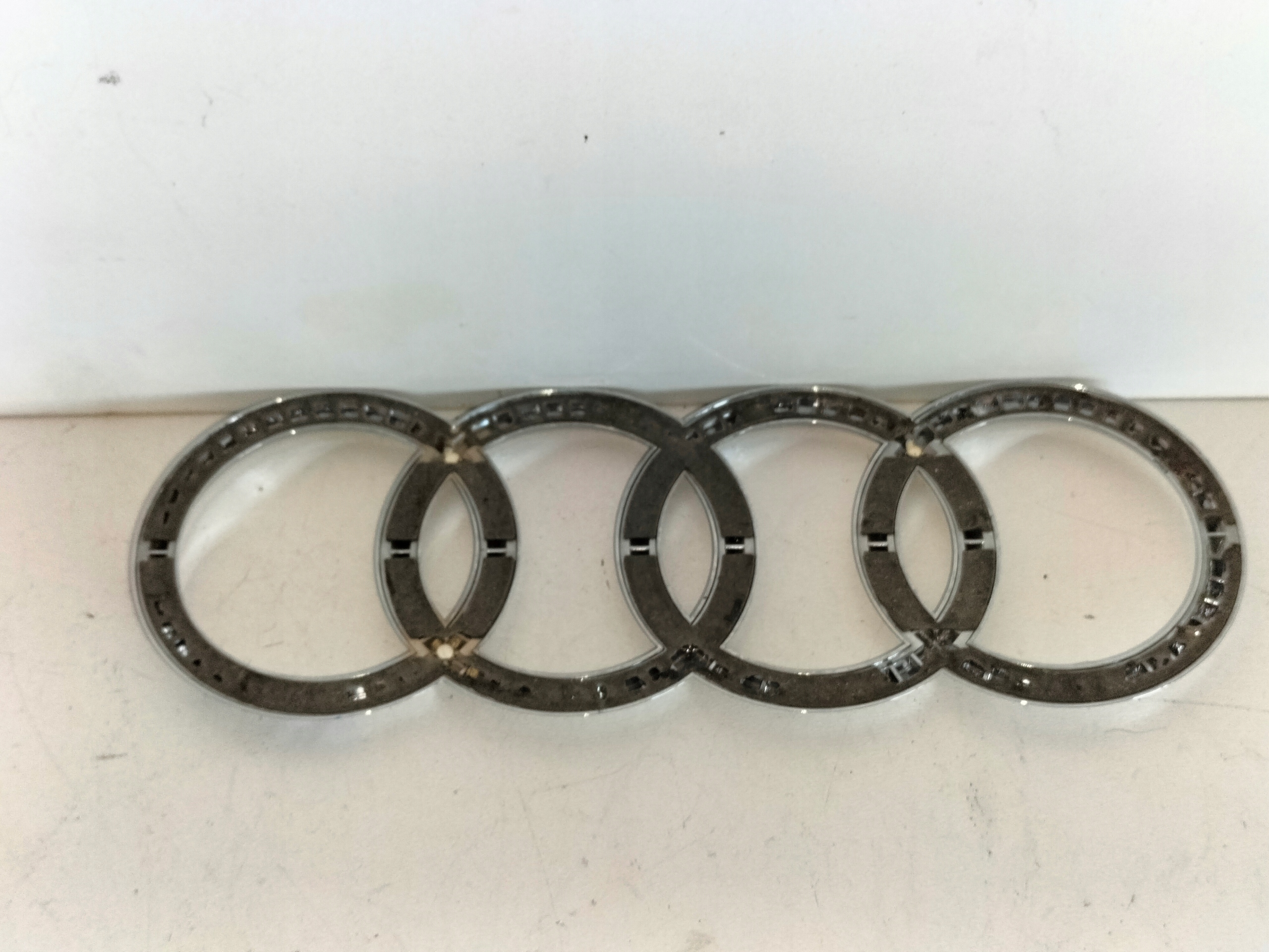 ZNAK EMBLEM AUDI
