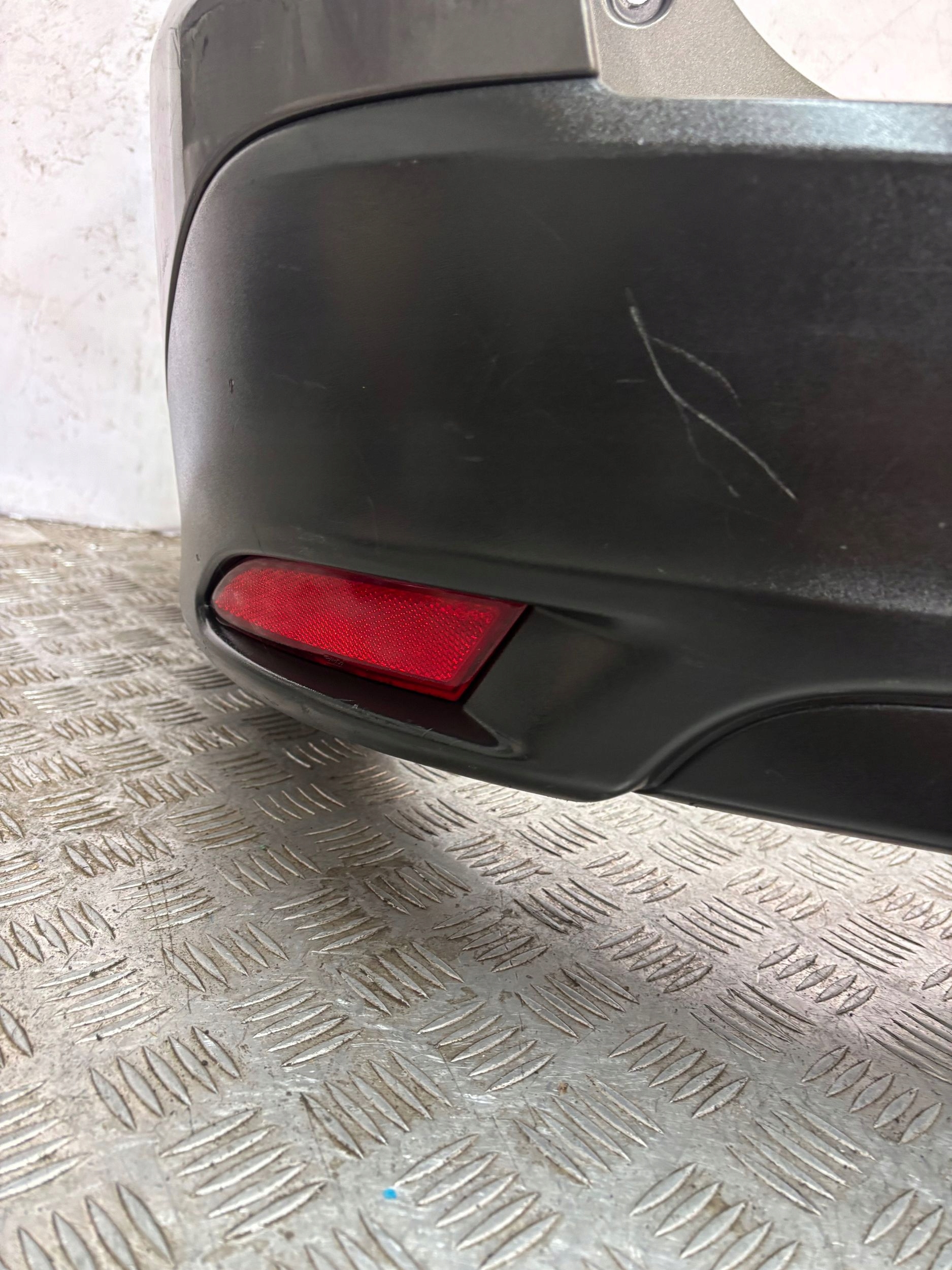 ZADNÝ NÁRAZNÍK FORD FOCUS 3 III MK3 KOMBI 10-