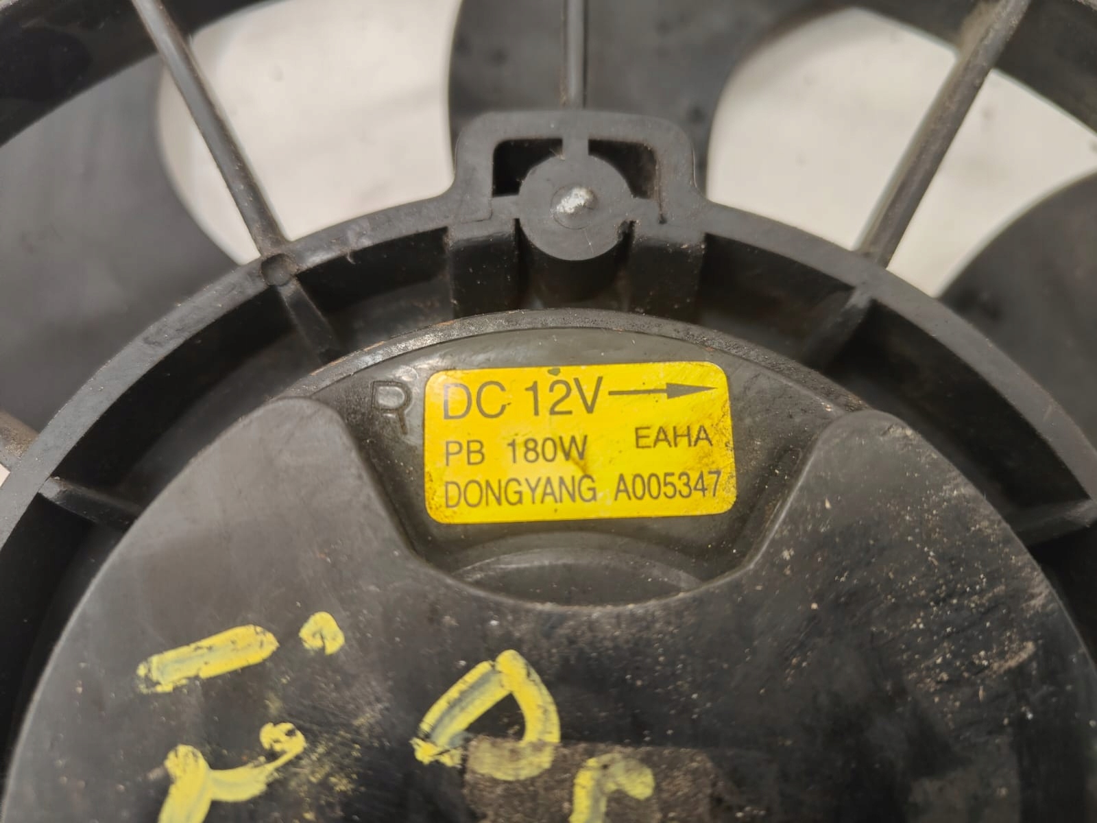 Hyundai i20 a005347 25380-1jxxx VENTILATOR CHLADICA VETRÁK
