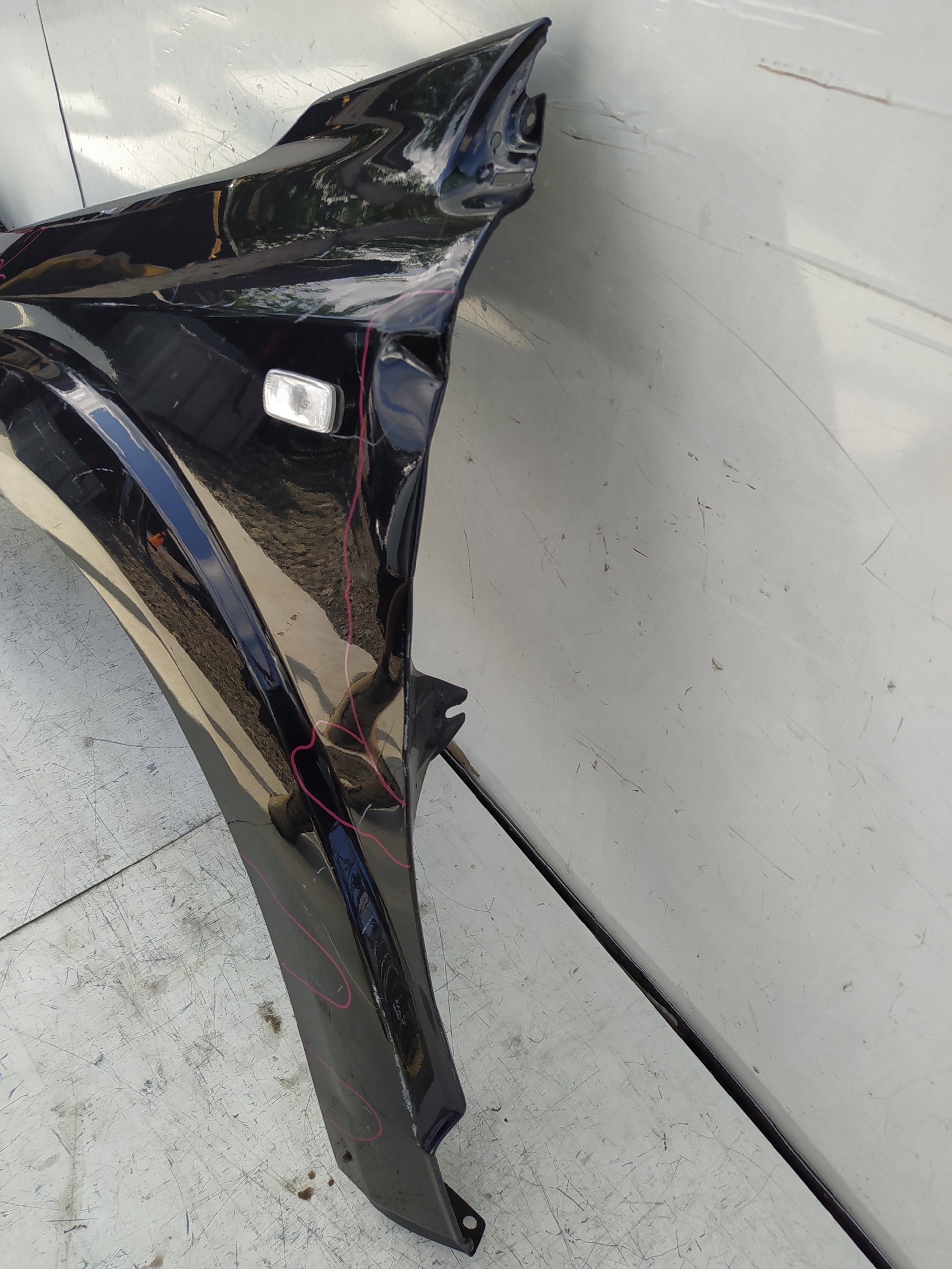 DODGE JOURNEY ĽAVÝ PREDNÝ BLATNÍK